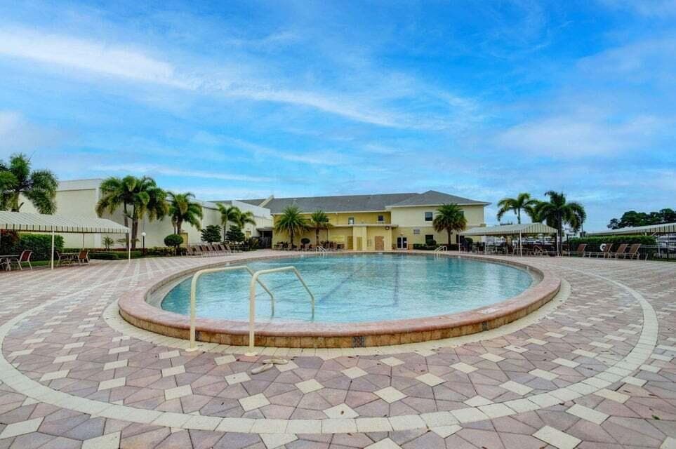 27 Camden B, West Palm Beach, FL 33417 — photo 23 of 34
