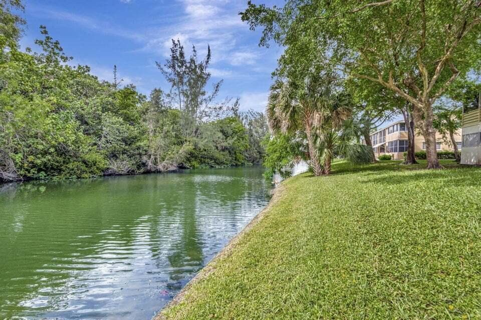 27 Camden B, West Palm Beach, FL 33417 — photo 33 of 34