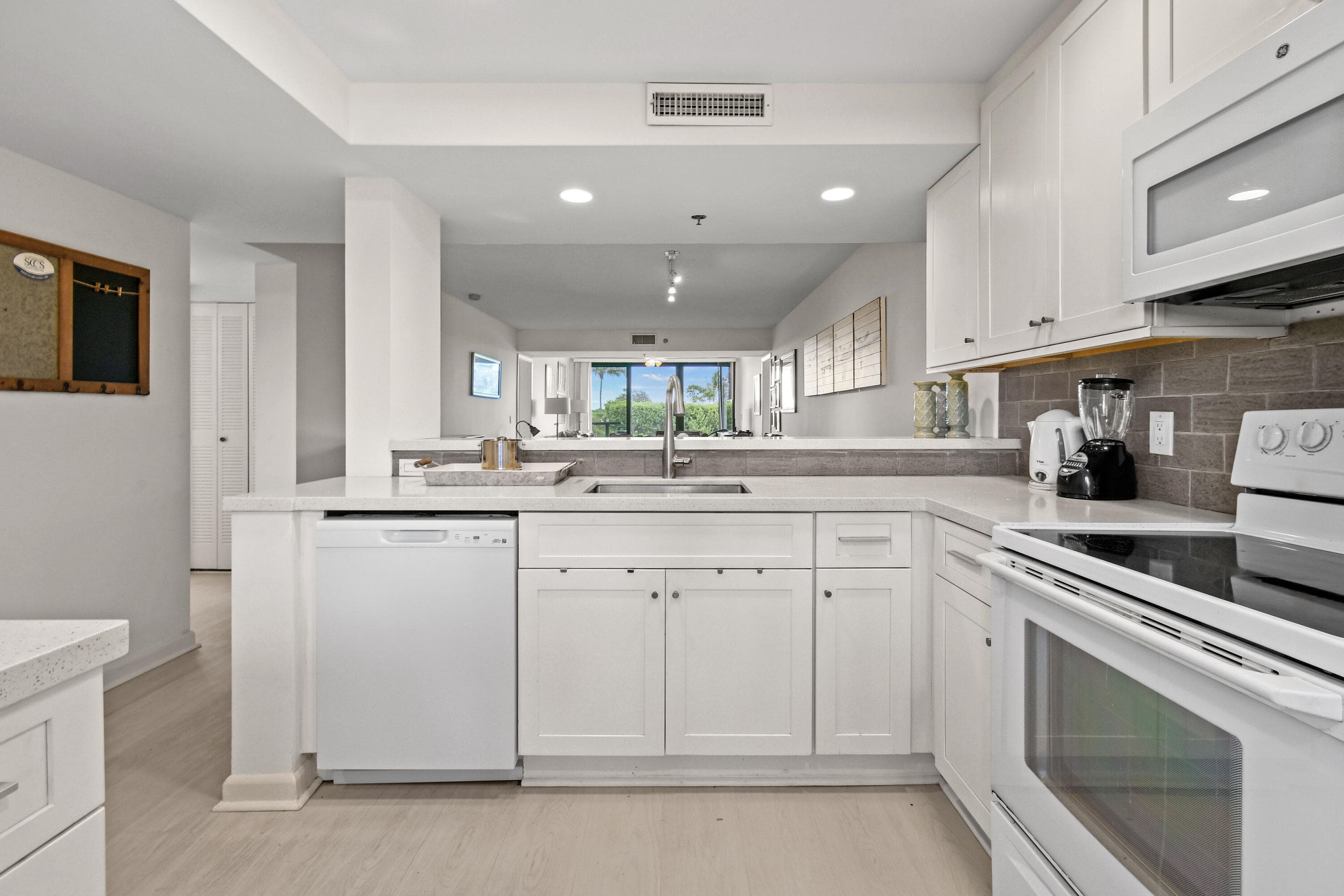Condominium in Jupiter — photo 5 of 51