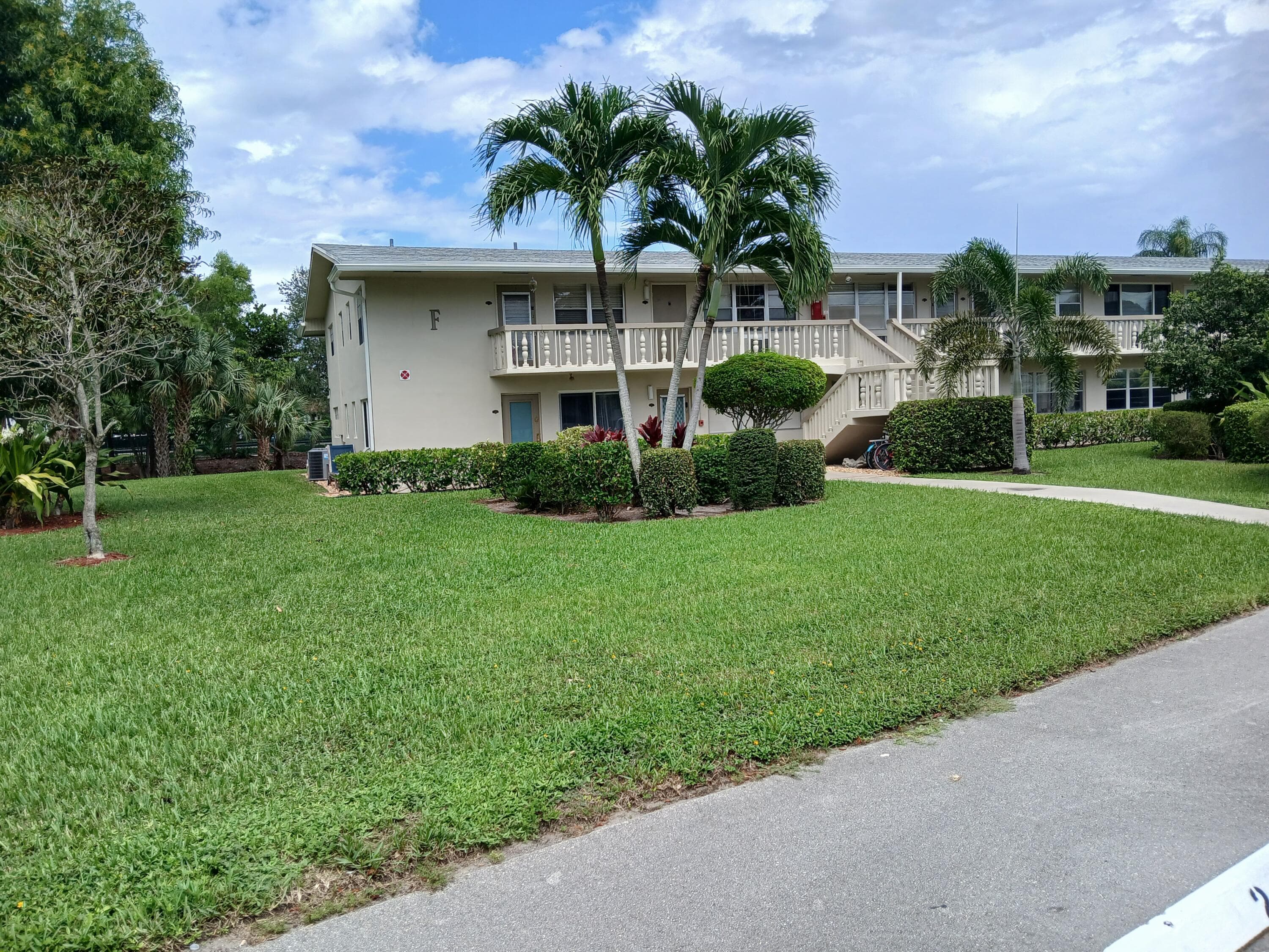250 Durham 250 F, Deerfield Beach, FL 33442 — photo 1 of 7