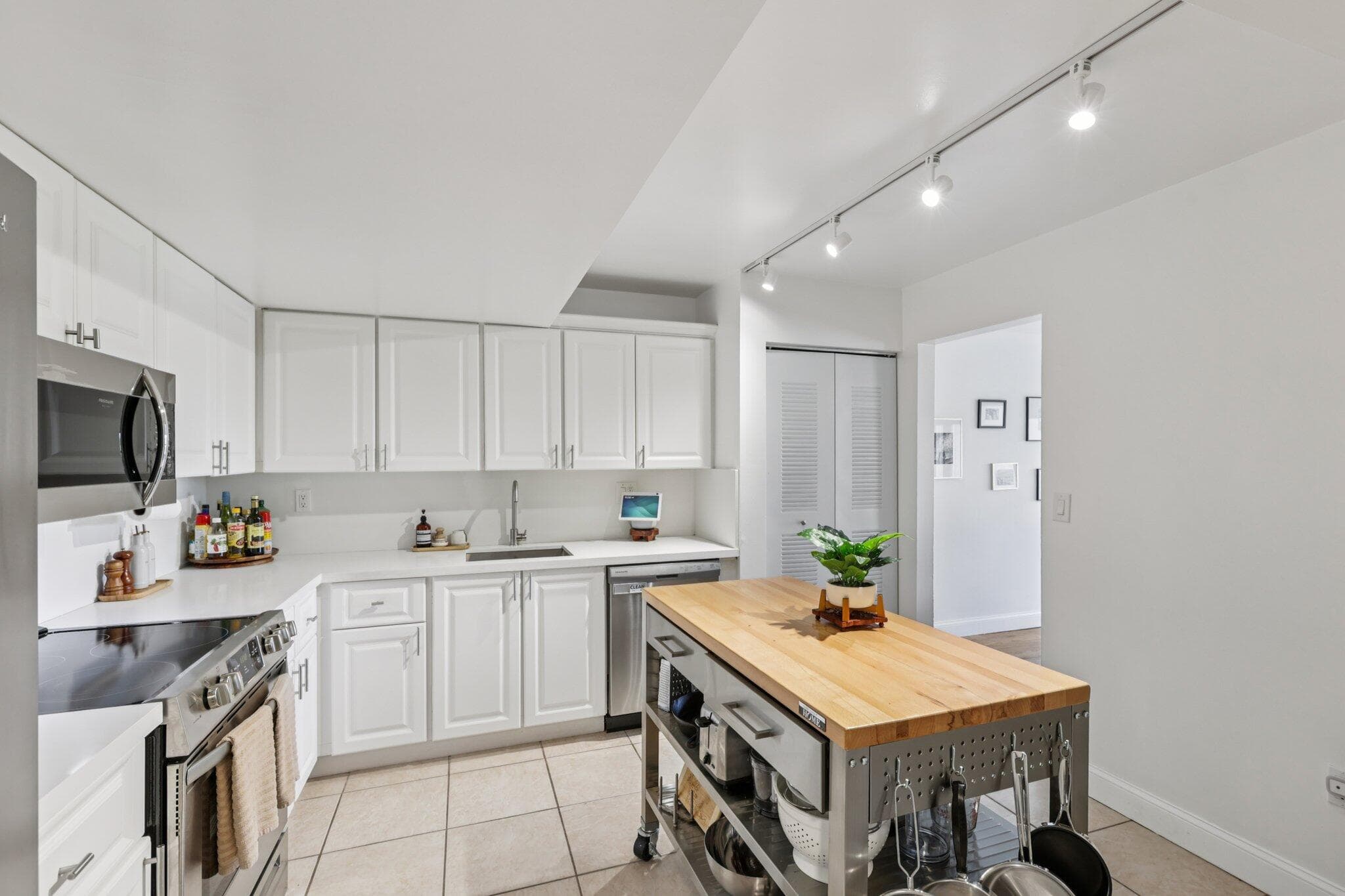 721 N Pine Island 406, Plantation, FL 33324 — photo 9 of 30