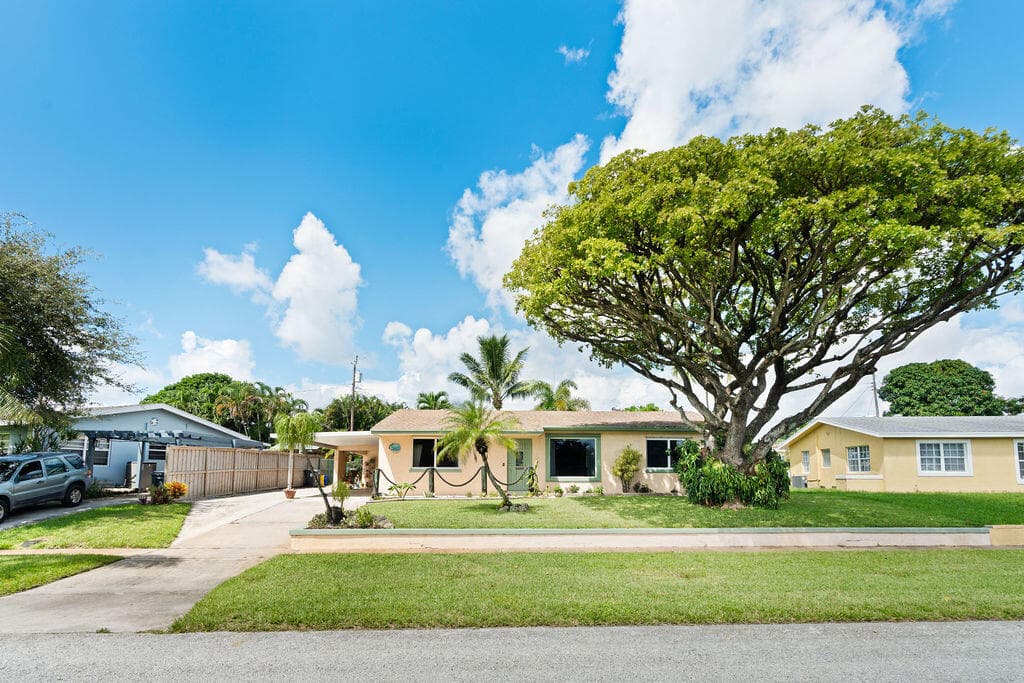 1613 Nanette Court, Lake Worth, FL 33461 — photo 3 of 35