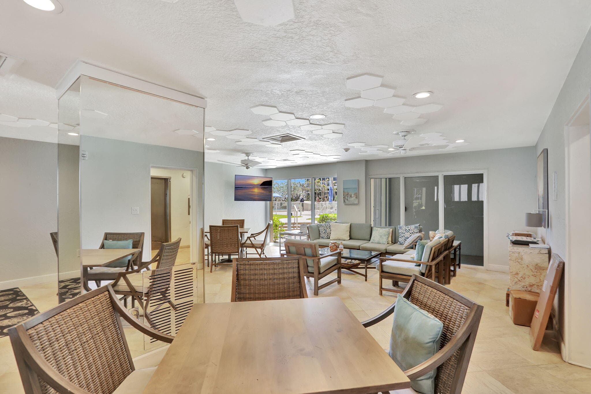 1069 Hillsboro Mile, Unit 705, Hillsboro Beach, FL 33062 — photo 18 of 43