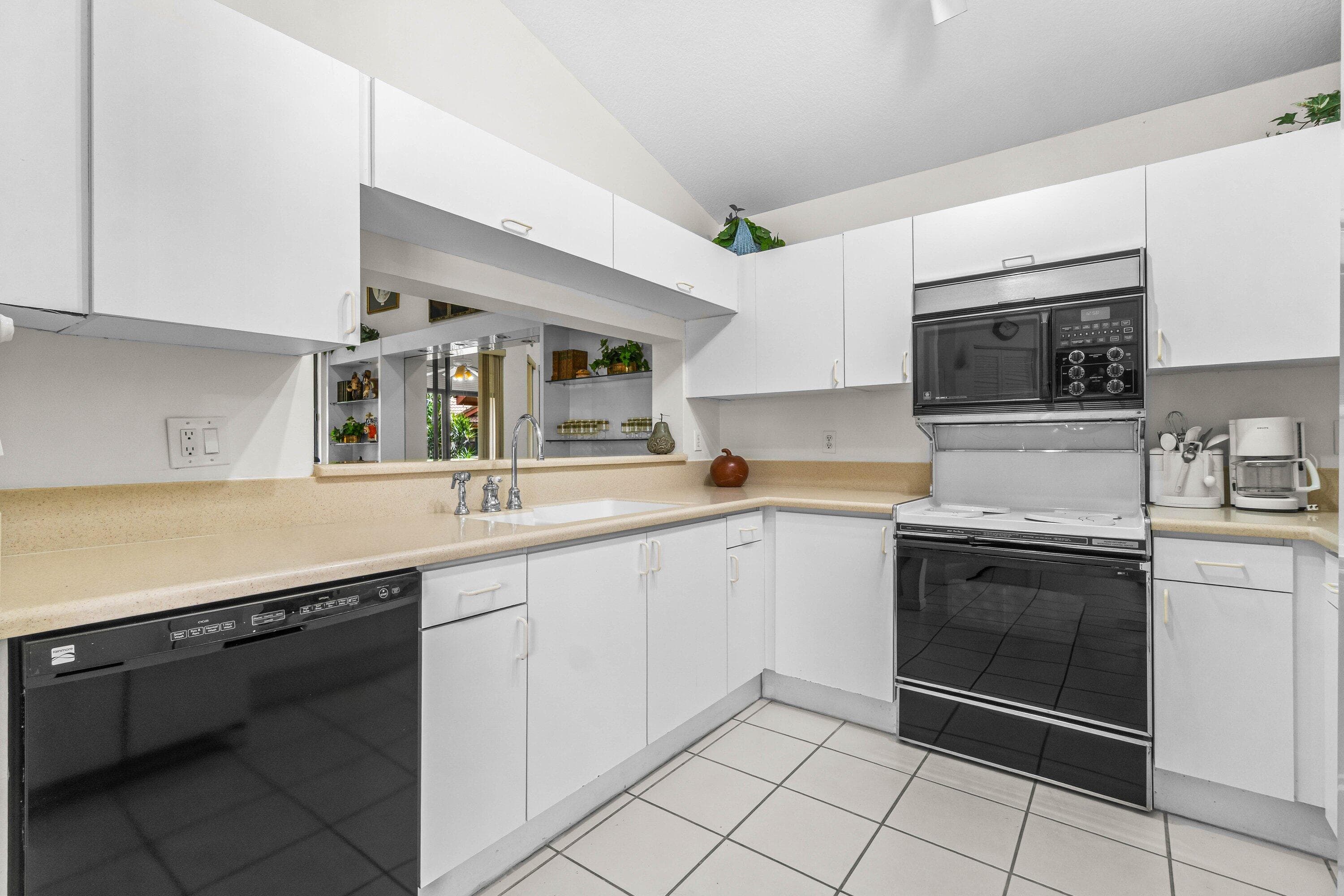 7401 Hearth Stone Avenue, Boynton Beach, FL 33472 — photo 5 of 34