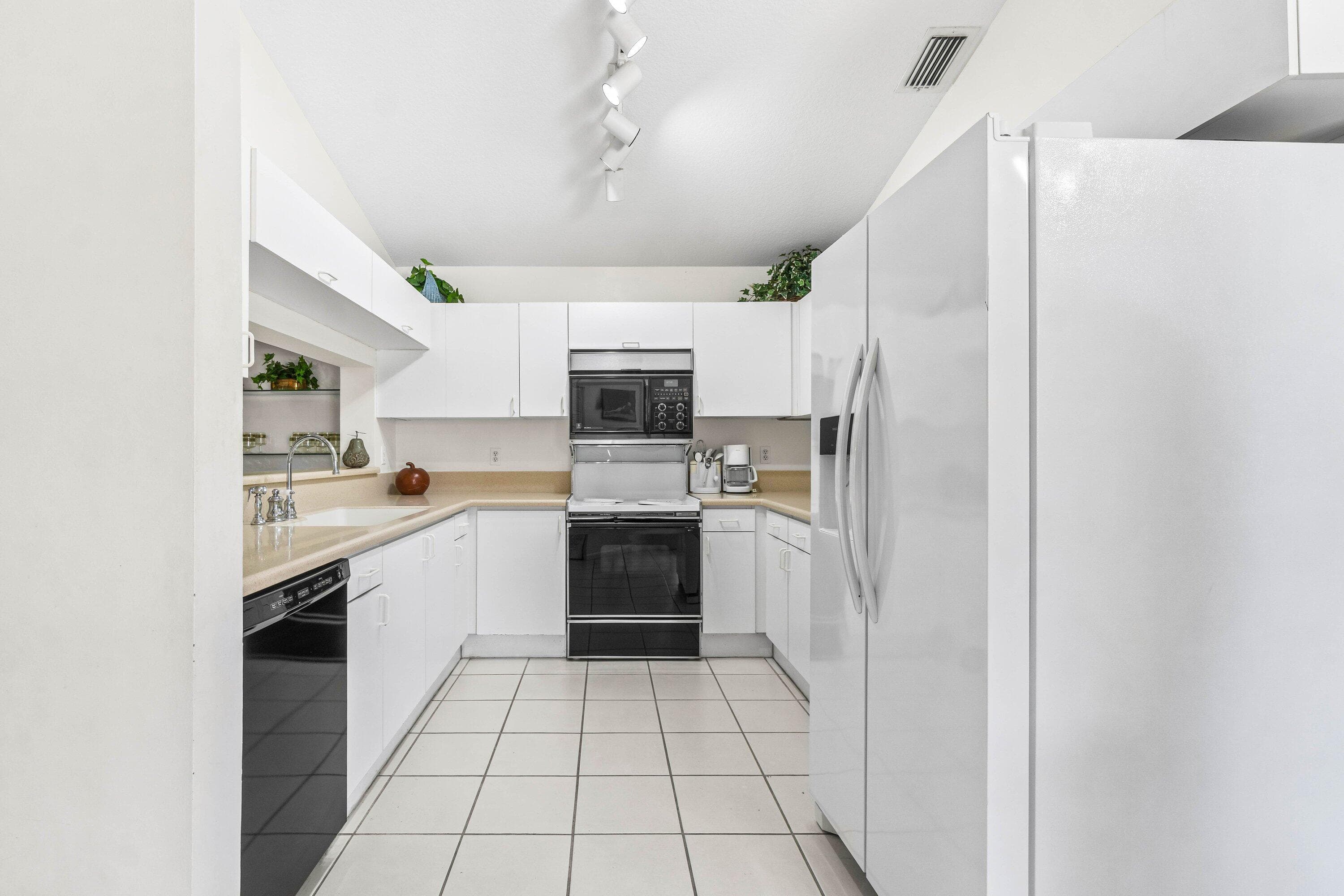 7401 Hearth Stone Avenue, Boynton Beach, FL 33472 — photo 11 of 34