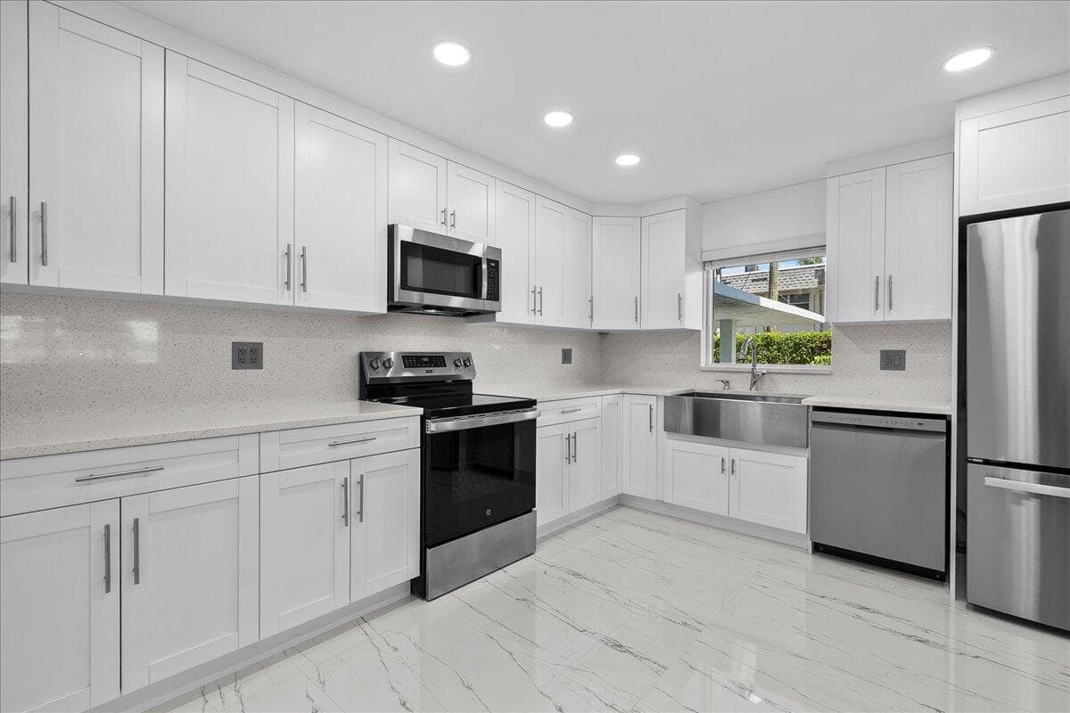 3040 Lake Shore Drive 101, Riviera Beach, FL 33404 — photo 4 of 55