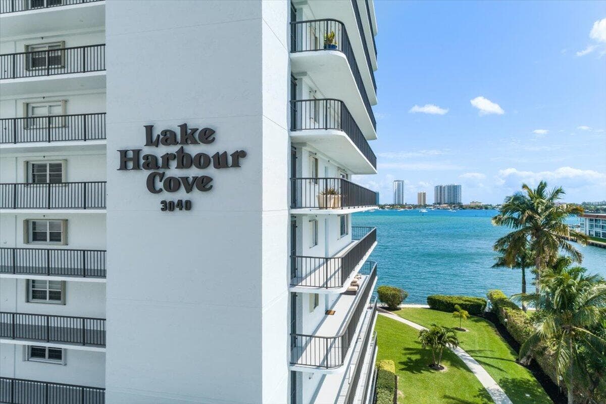3040 Lake Shore Drive 101, Riviera Beach, FL 33404 — photo 45 of 55