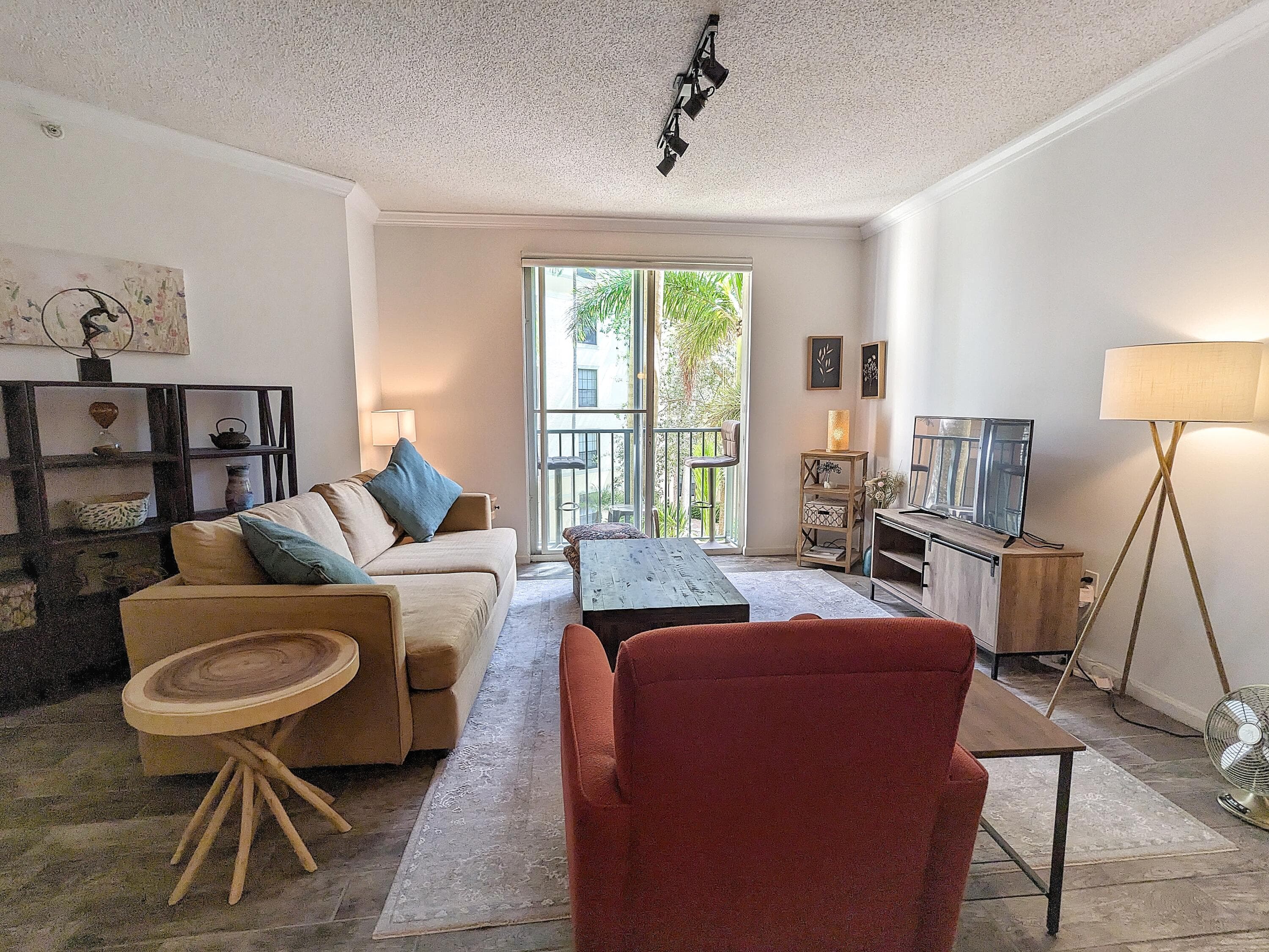 630 S Sapodilla Avenue 308, West Palm Beach, FL 33401 — photo 5 of 25