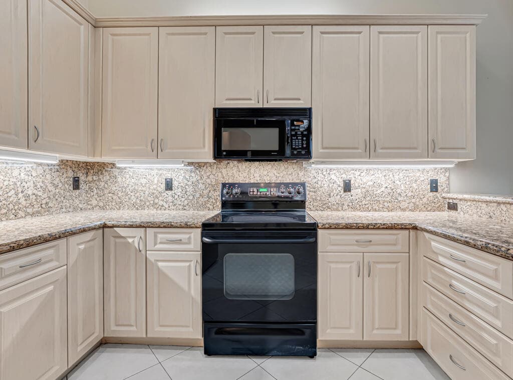 7932 Seagrape Shores Drive, Lake Worth, FL 33467 — photo 13 of 54