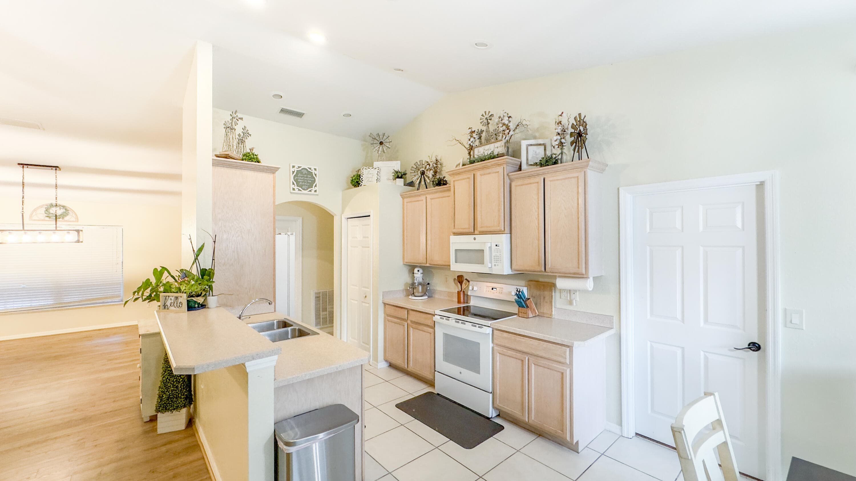 9134 Oviedo Street, Sebring, FL 33872 — photo 4 of 26