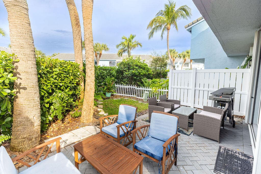1038 Jeffery Street, Boca Raton, FL 33487 — photo 31 of 47