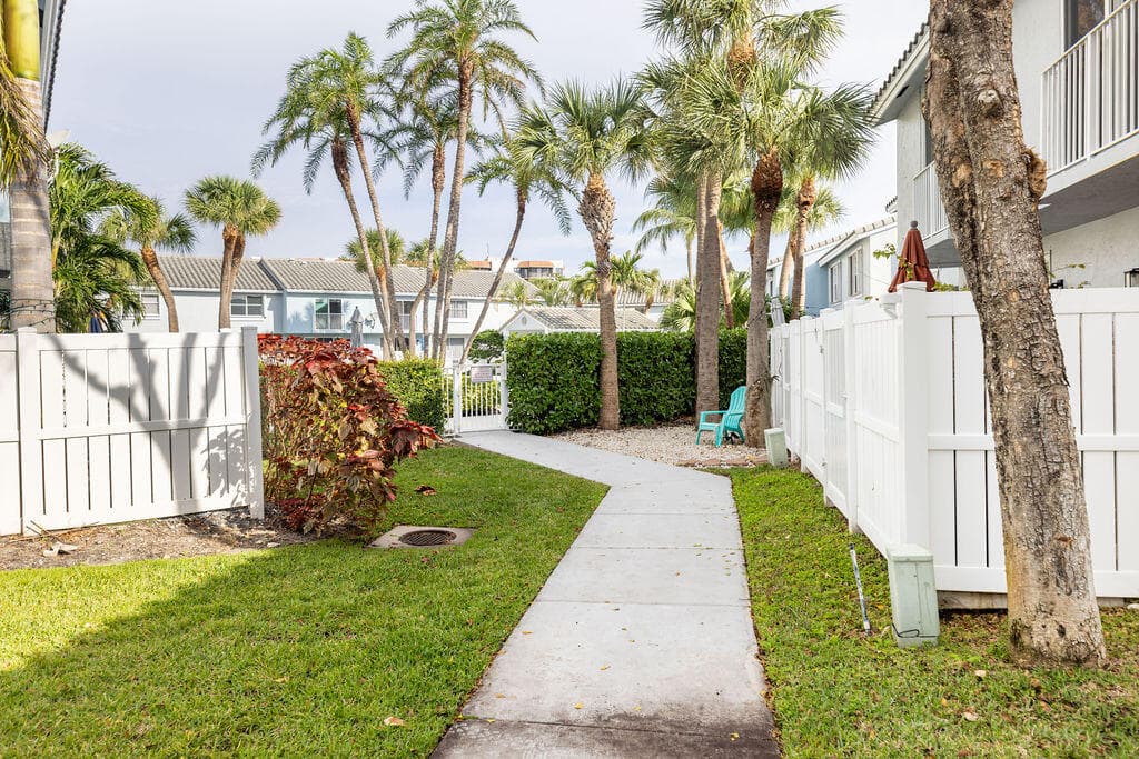 1038 Jeffery Street, Boca Raton, FL 33487 — photo 38 of 47