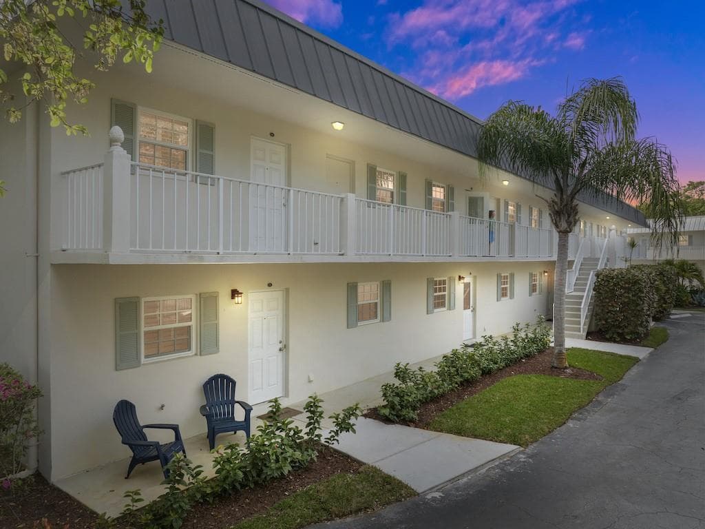 900 Jasmine Lane 10a, Vero Beach, FL 32963 — photo 1 of 35