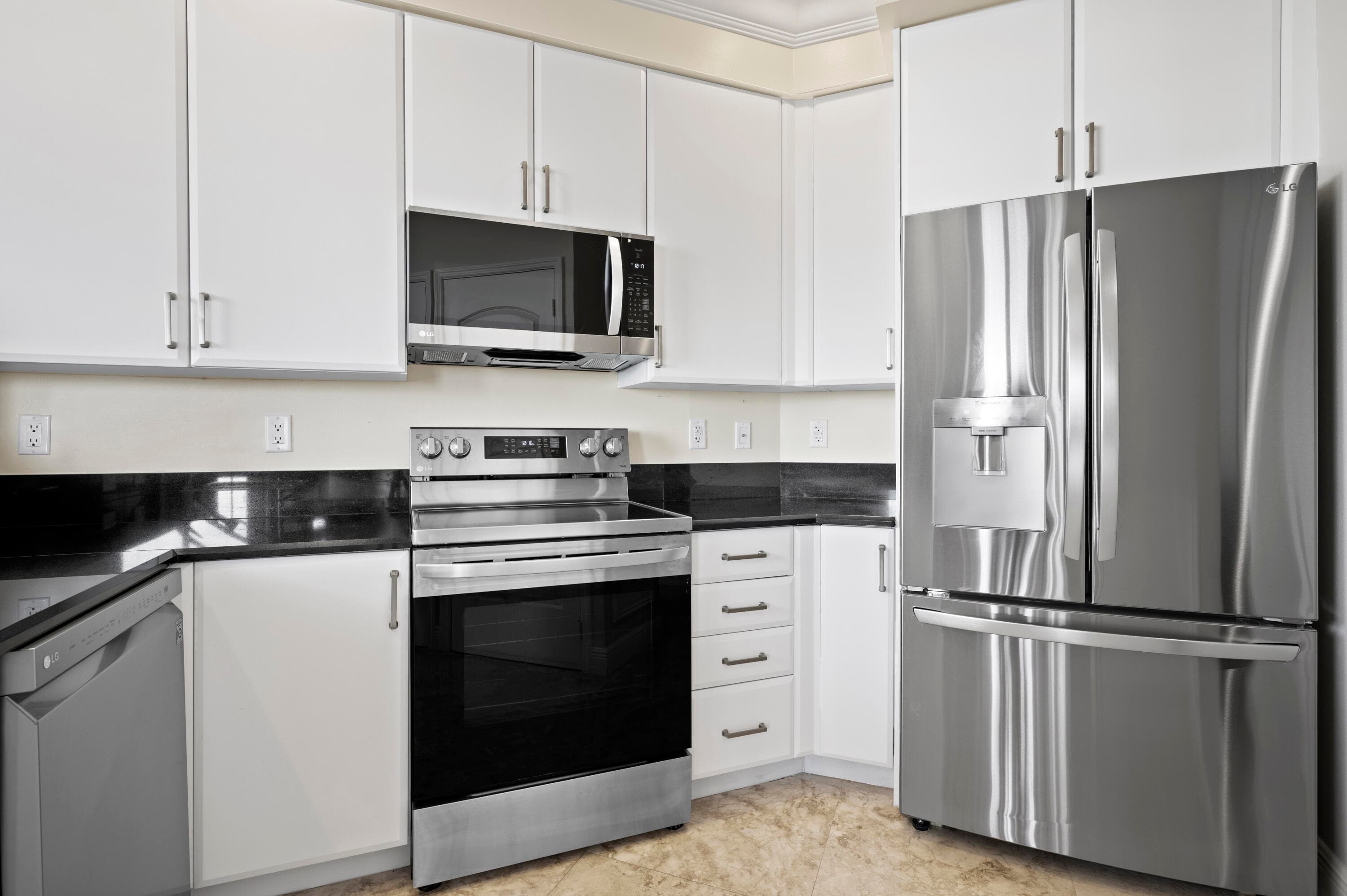 801 S Olive Avenue 416, West Palm Beach, FL 33401 — photo 14 of 48