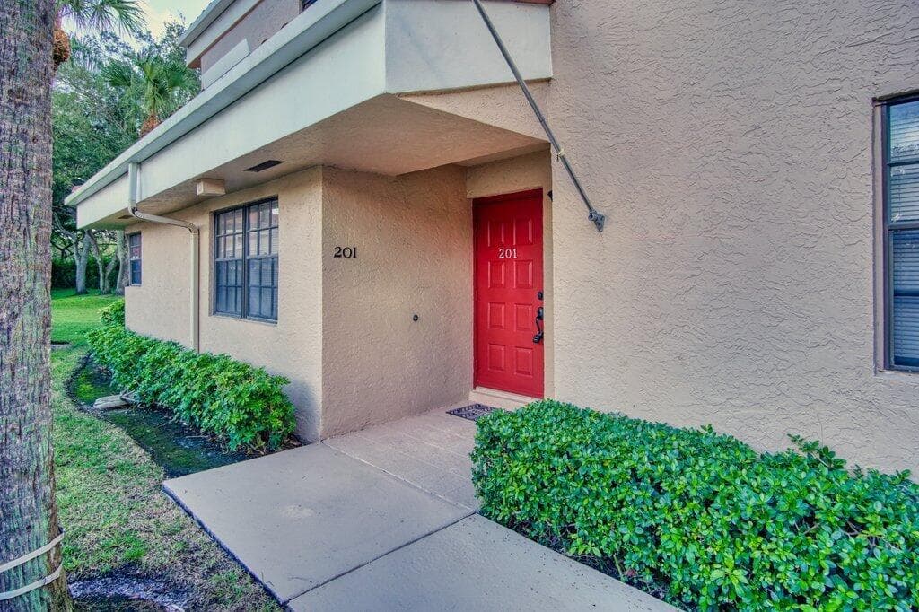 17388 Boca Club Boulevard 201, Boca Raton, FL 33487 — photo 7 of 44