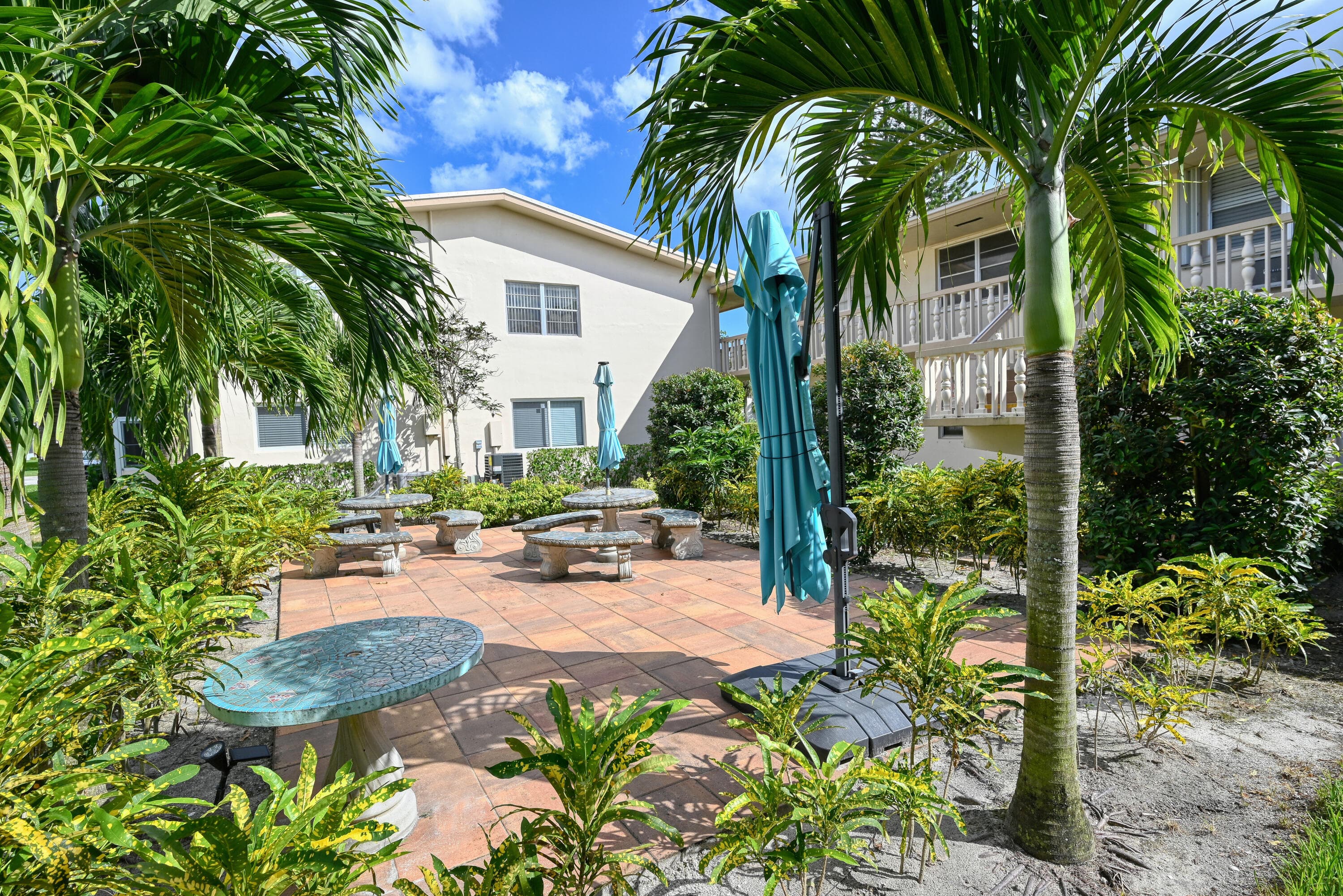 102 Coventry E 102, West Palm Beach, FL 33417 — photo 14 of 19