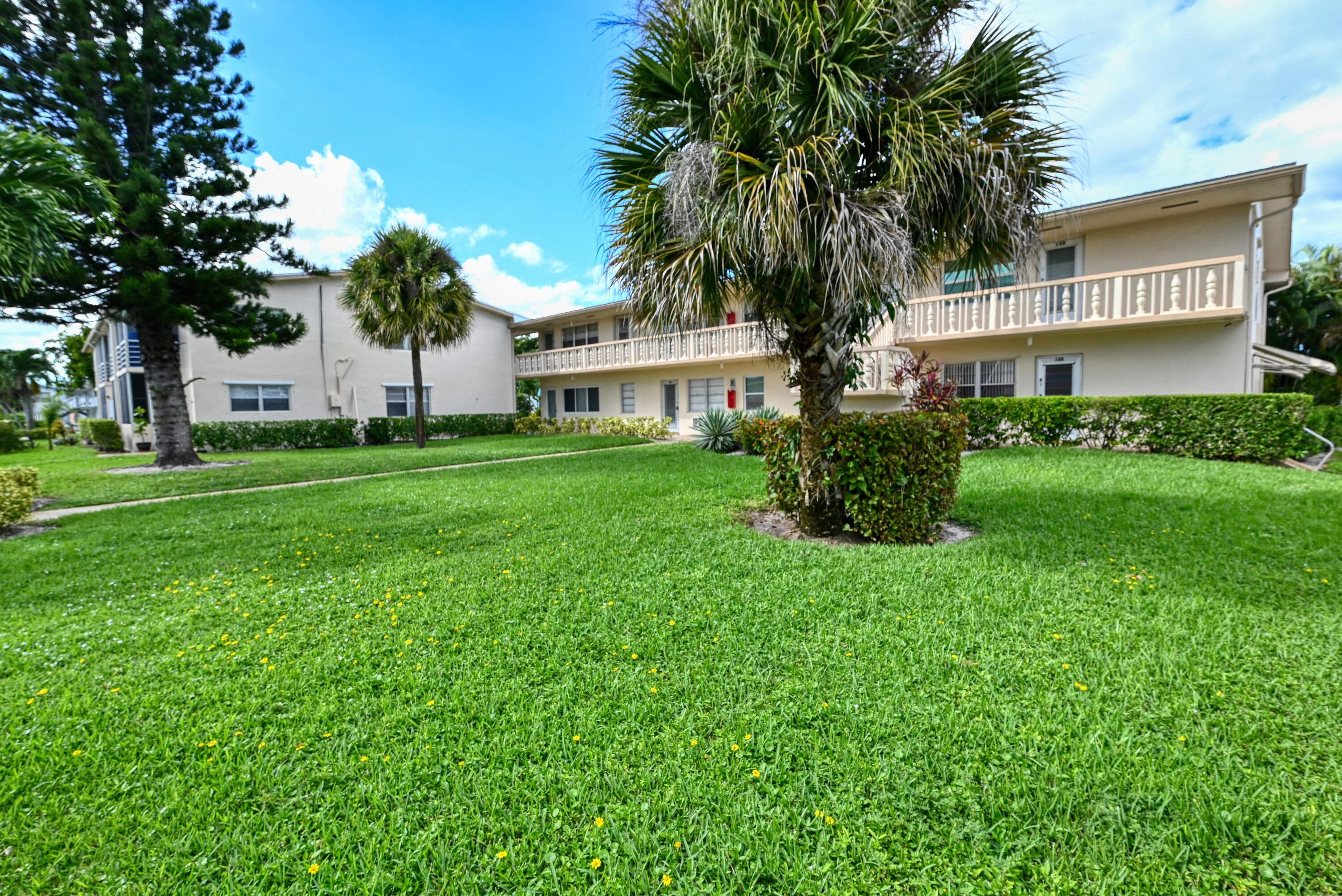 102 Coventry E 102, West Palm Beach, FL 33417 — photo 16 of 19