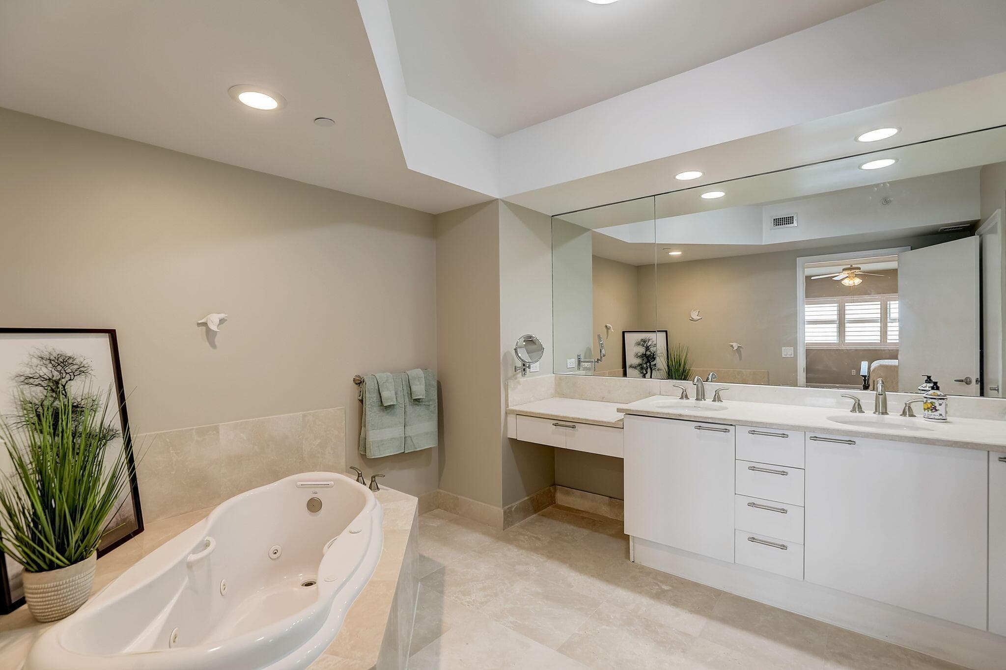 2650 Lake Shore Drive 804, Riviera Beach, FL 33404 — photo 25 of 59