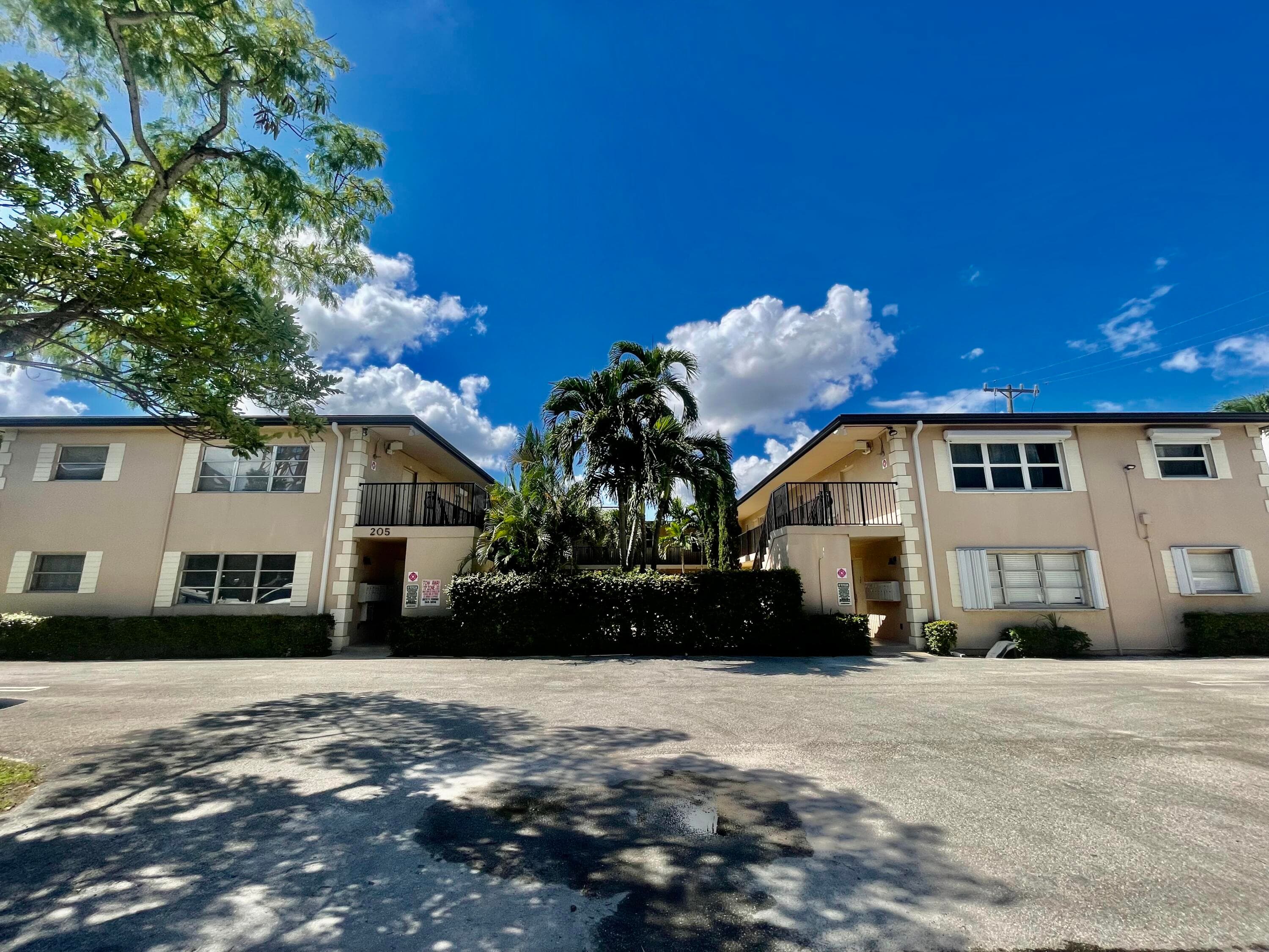 205 NE 3rd Street 110, Boynton Beach, FL 33435 — photo 1 of 8