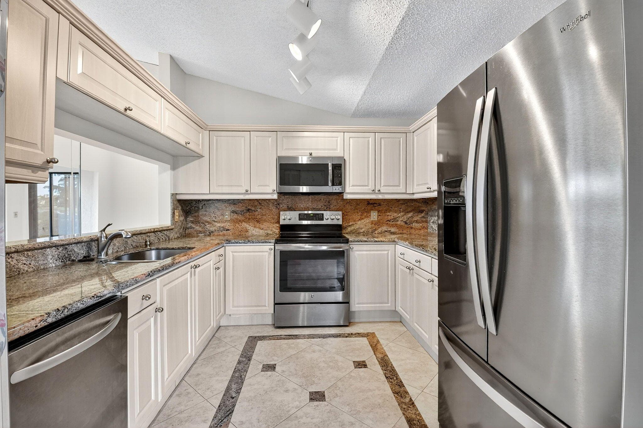 8225 Cassia Drive, Boynton Beach, FL 33472 — photo 14 of 64