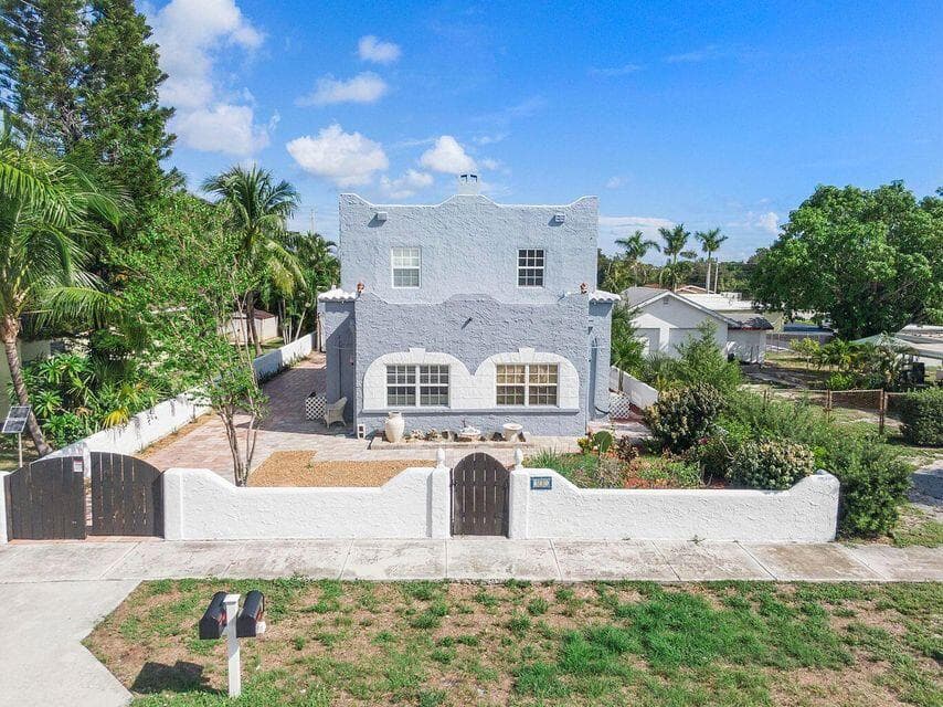 331 NW 1st Avenue, Boynton Beach, FL 33435 — photo 1 of 36