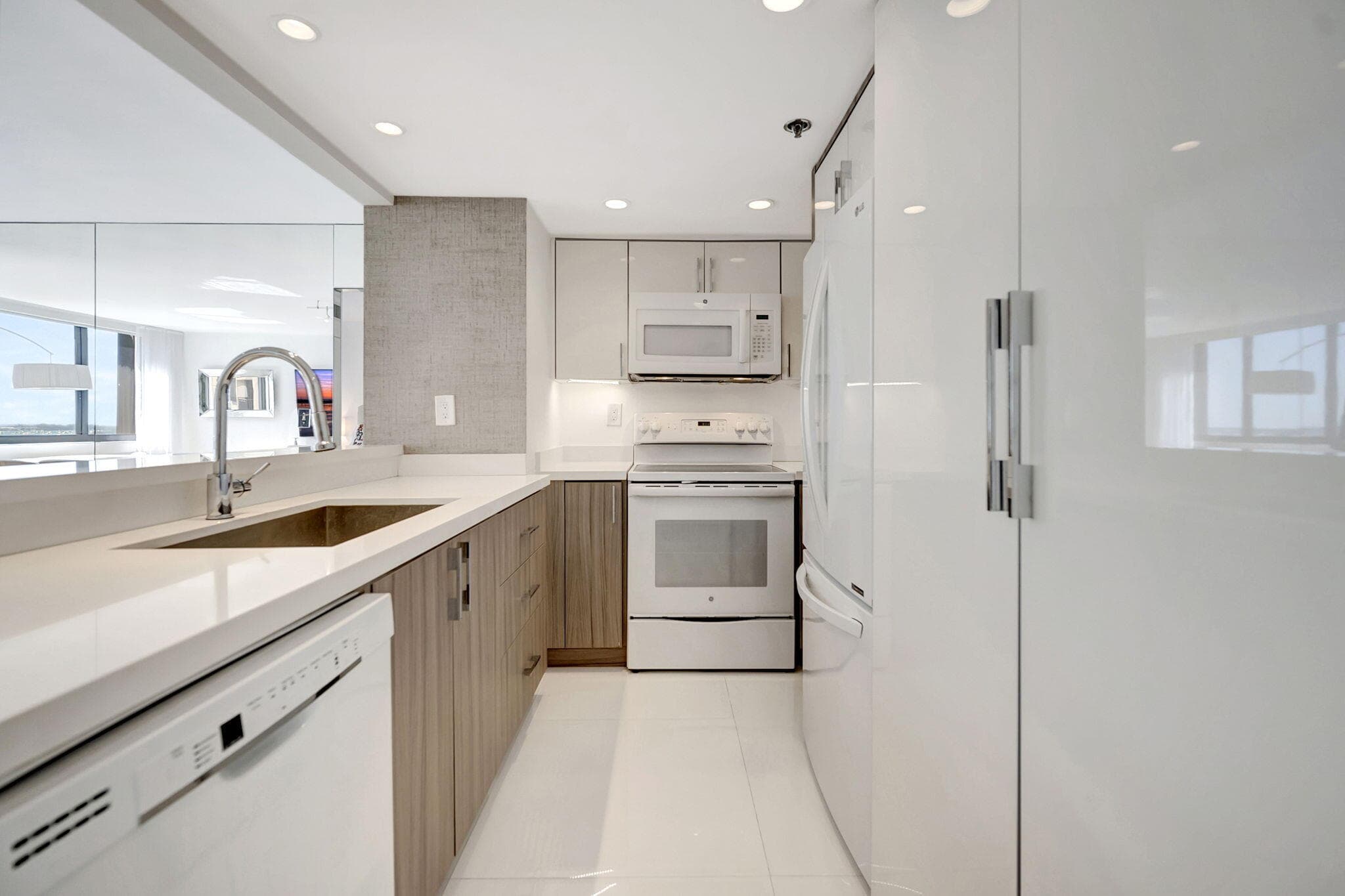 540 Brickell Key Drive 919, Miami, FL 33131 — photo 2 of 42