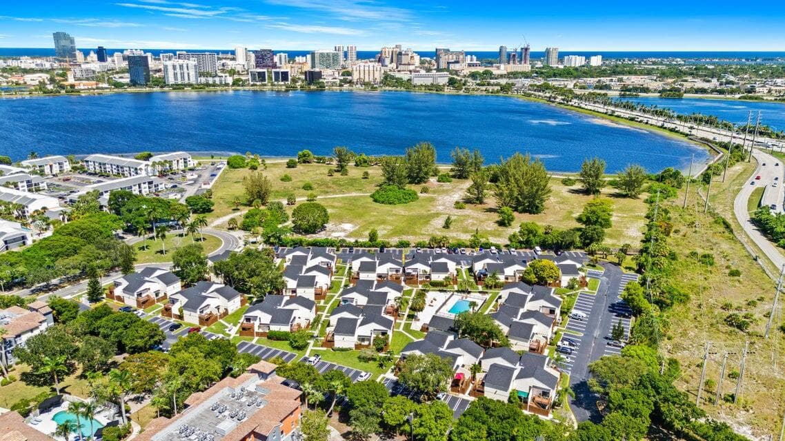 643 Executive Center Drive Q-102, West Palm Beach, FL 33401 — photo 2 of 8