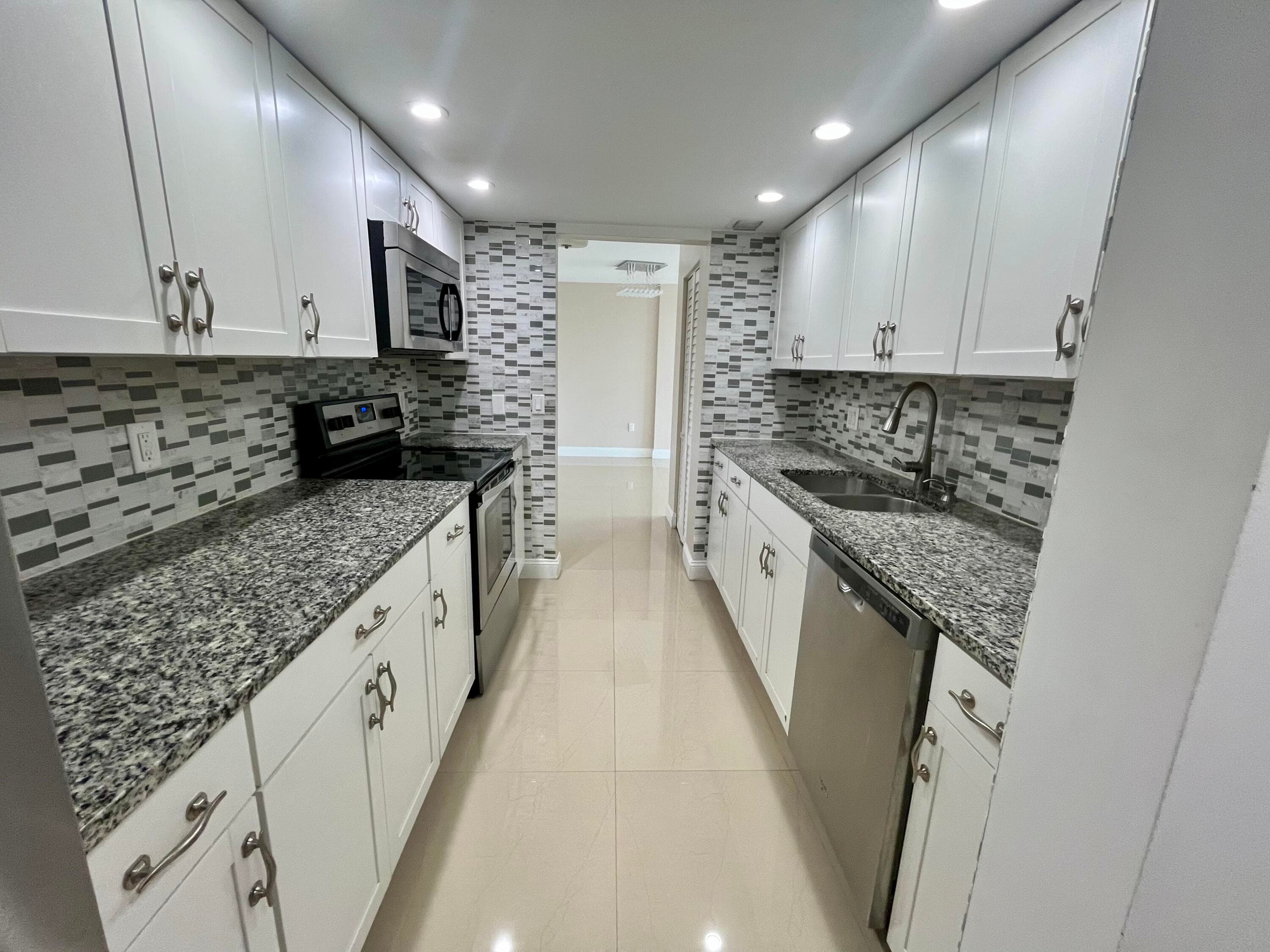 301 Croton Avenue 406, Lantana, FL 33462 — photo 14 of 21
