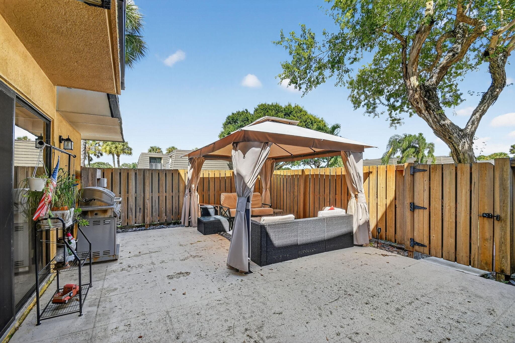 2409 24th Way, West Palm Beach, FL 33407 — photo 4 of 57