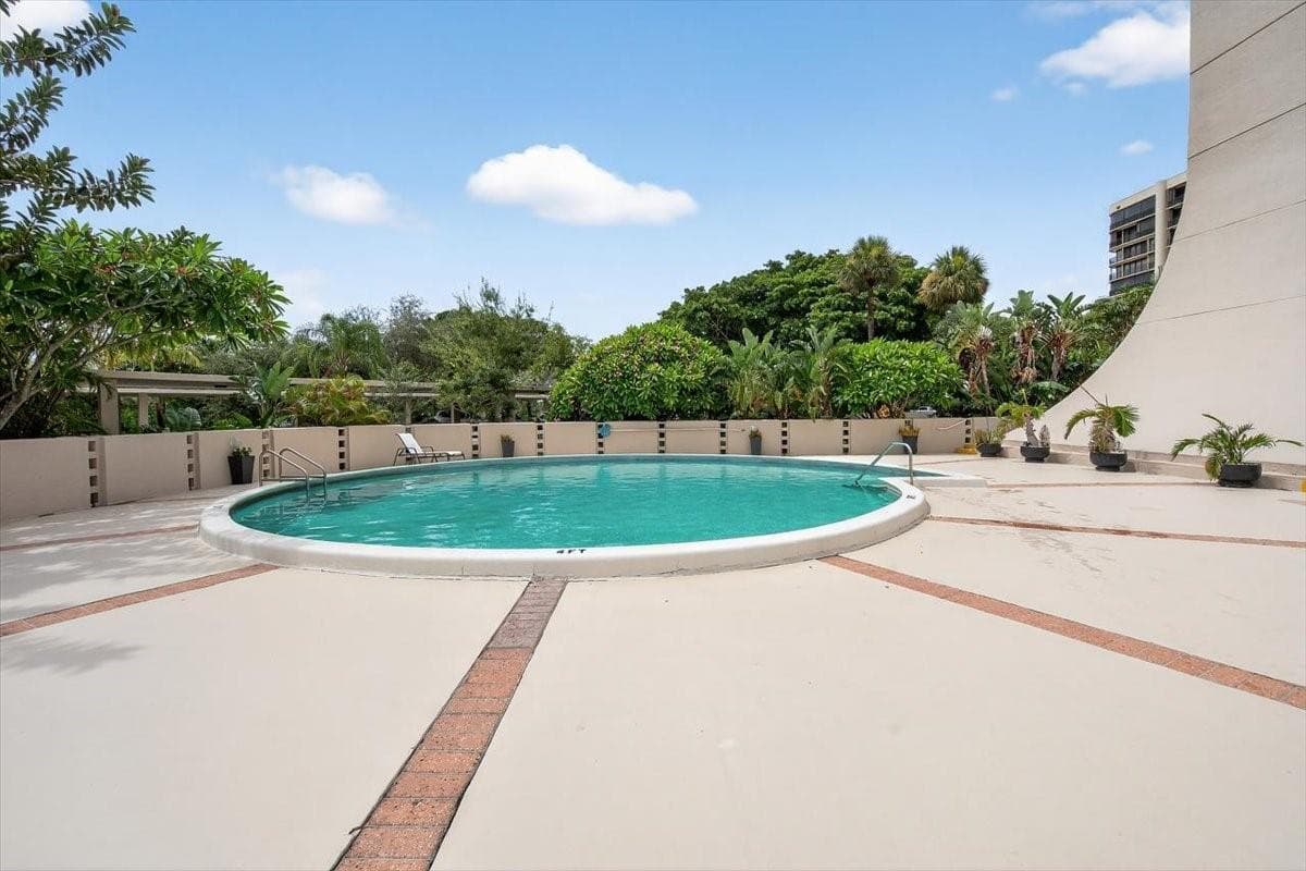 2425 Presidential Way 1502, West Palm Beach, FL 33401 — photo 14 of 16