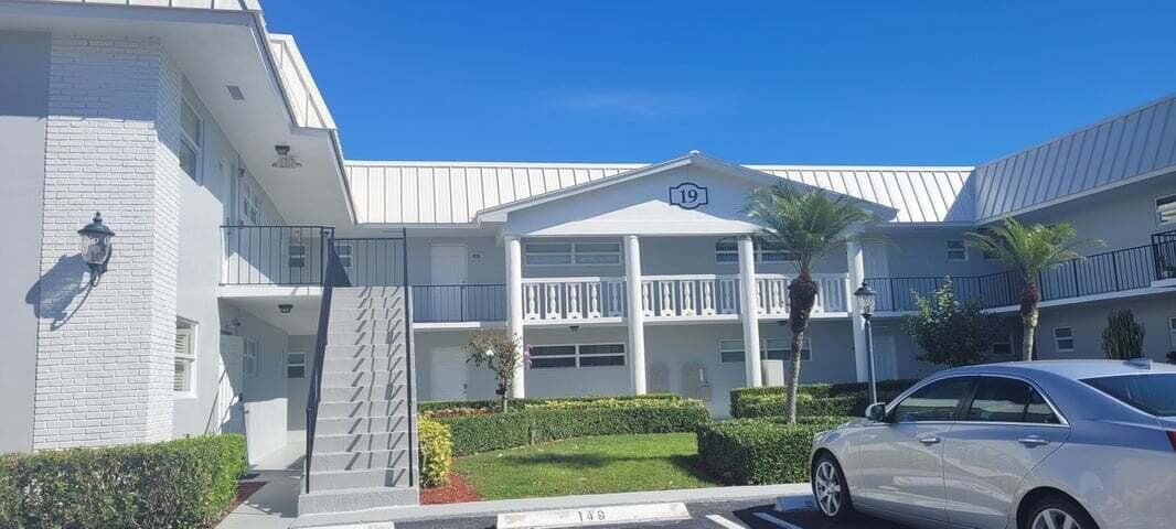 19 Colonial Club Drive 200, Boynton Beach, FL 33435 — photo 2 of 37