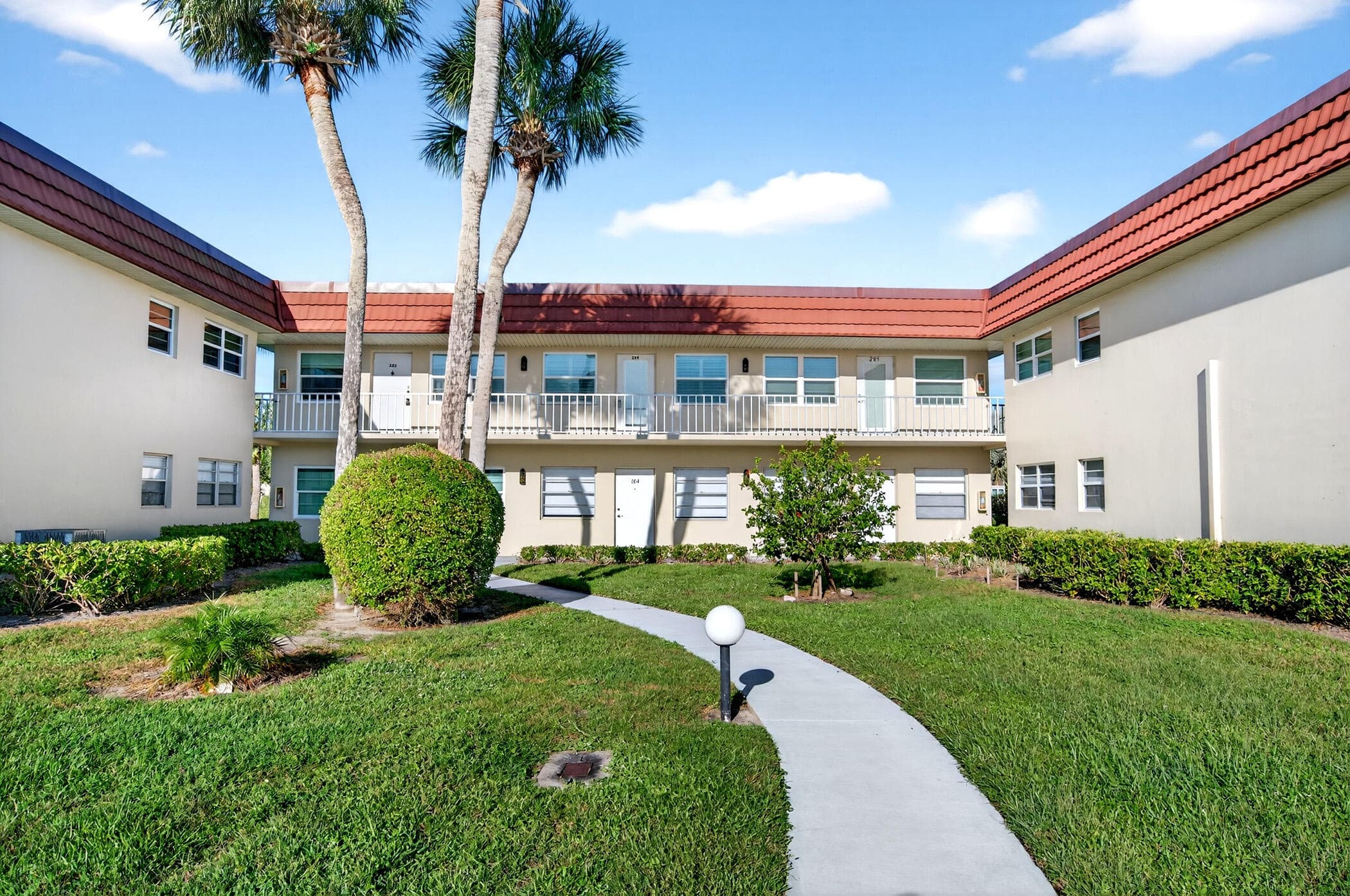 108 Spring Lake Court 203, Vero Beach, FL 32962 — photo 1 of 27