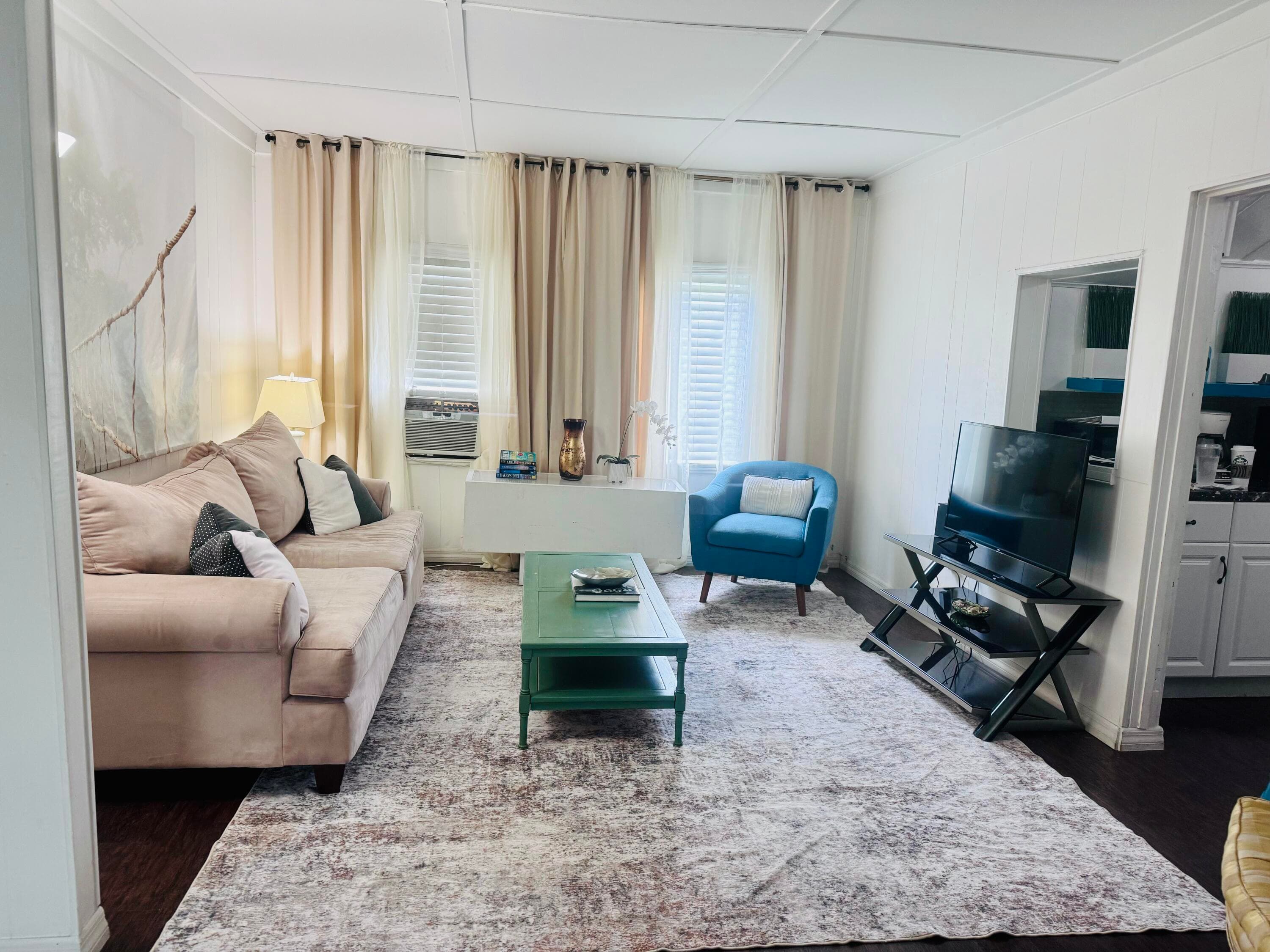 204 S M Street Upstairs Unit, Lake Worth Beach, FL 33460 — photo 2 of 11
