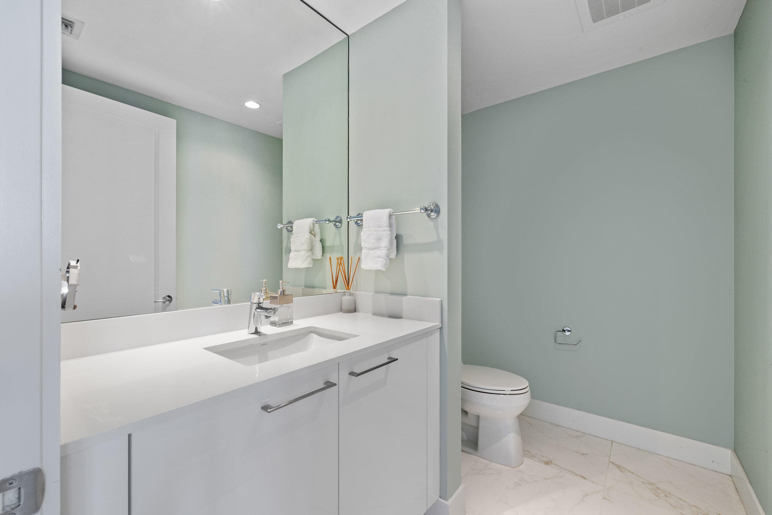 2 Water Club Way 1003, North Palm Beach, FL 33408 — photo 21 of 37