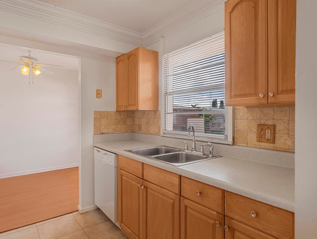 4 Golfs Edge E, West Palm Beach, FL 33417 — photo 4 of 33