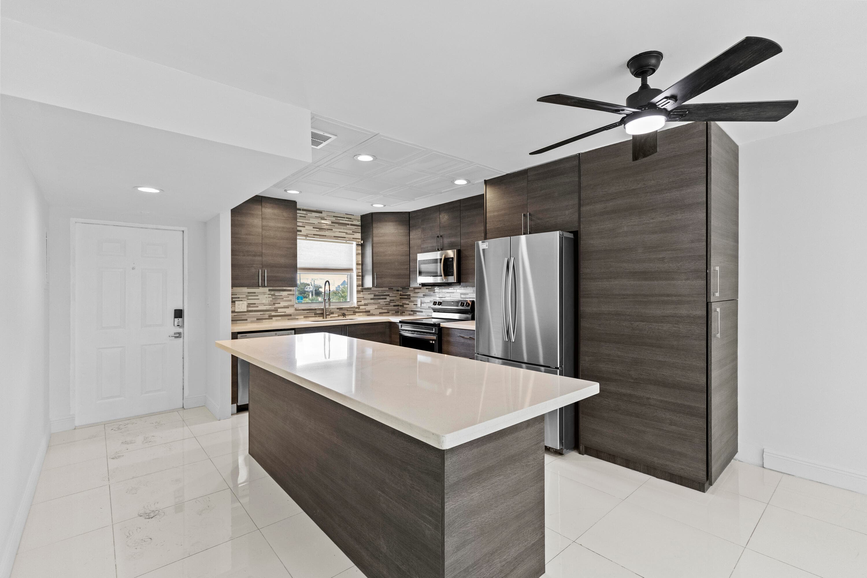 809 W Oakland Park Boulevard K12, Oakland Park, FL 33311 — photo 4 of 27
