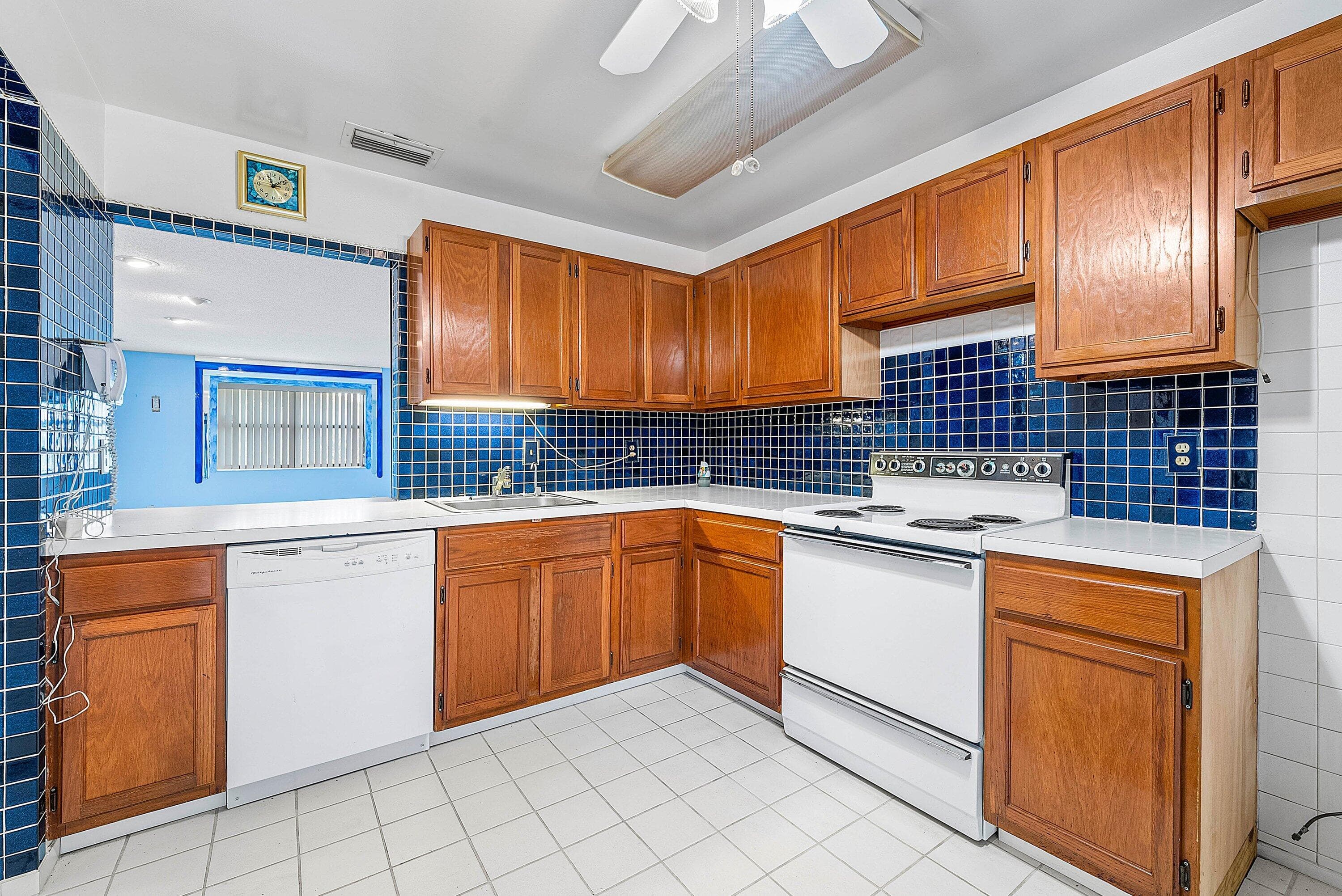 276 Beaver Dam Court, Royal Palm Beach, FL 33411 — photo 10 of 24