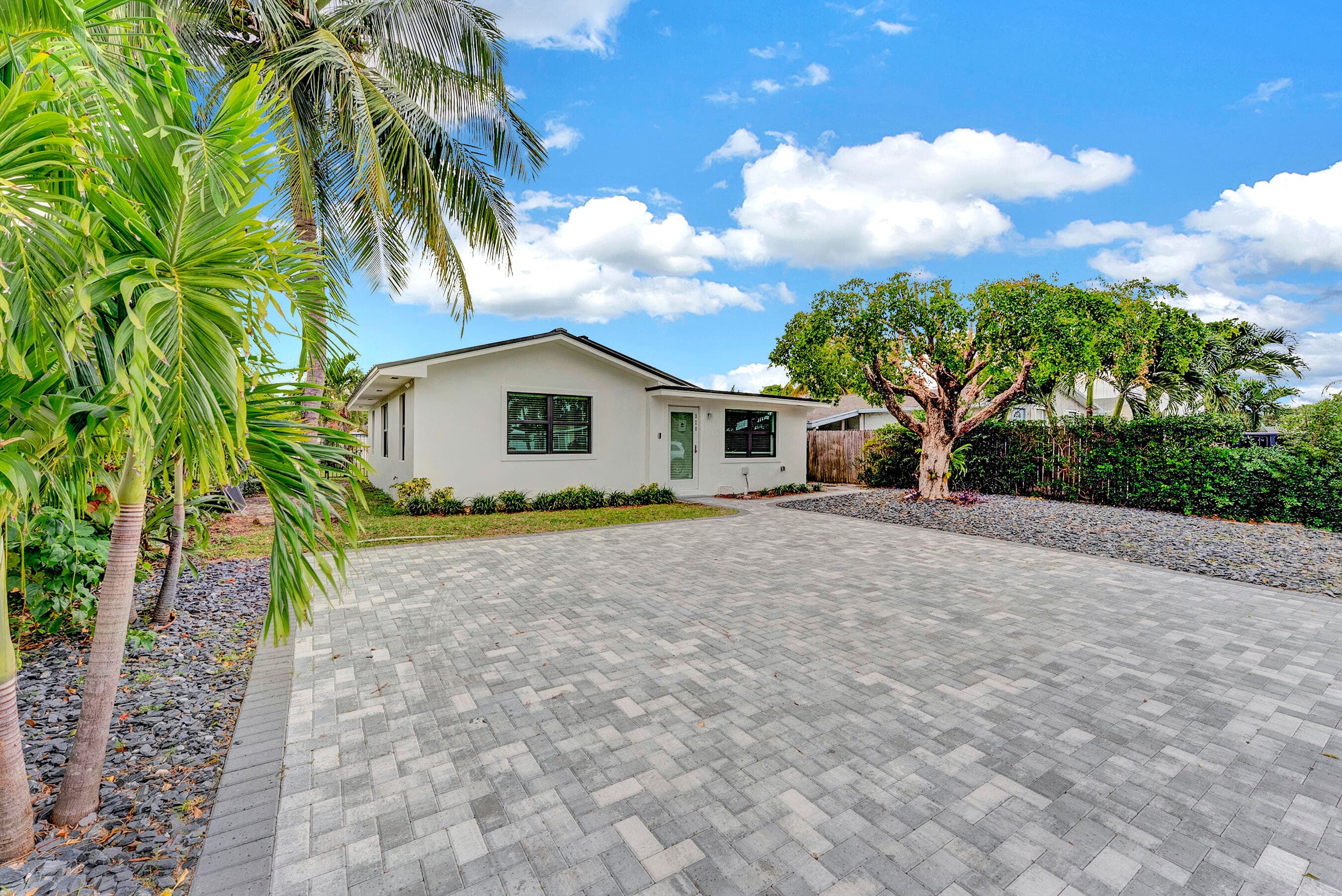 320 NW 3rd Avenue, Delray Beach, FL 33444 — photo 3 of 28