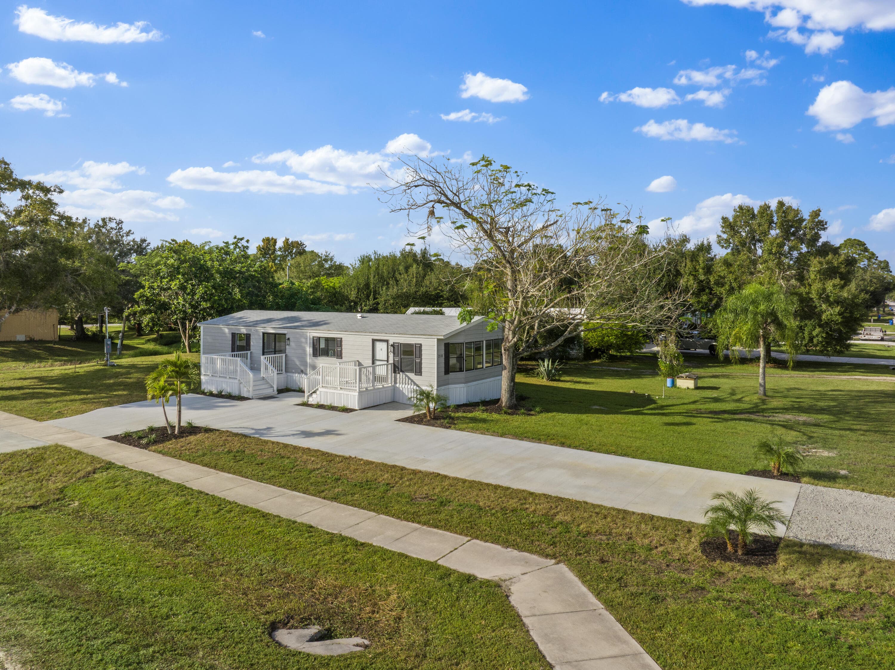 218 S Maple St, Fellsmere, FL 32948 — photo 2 of 14