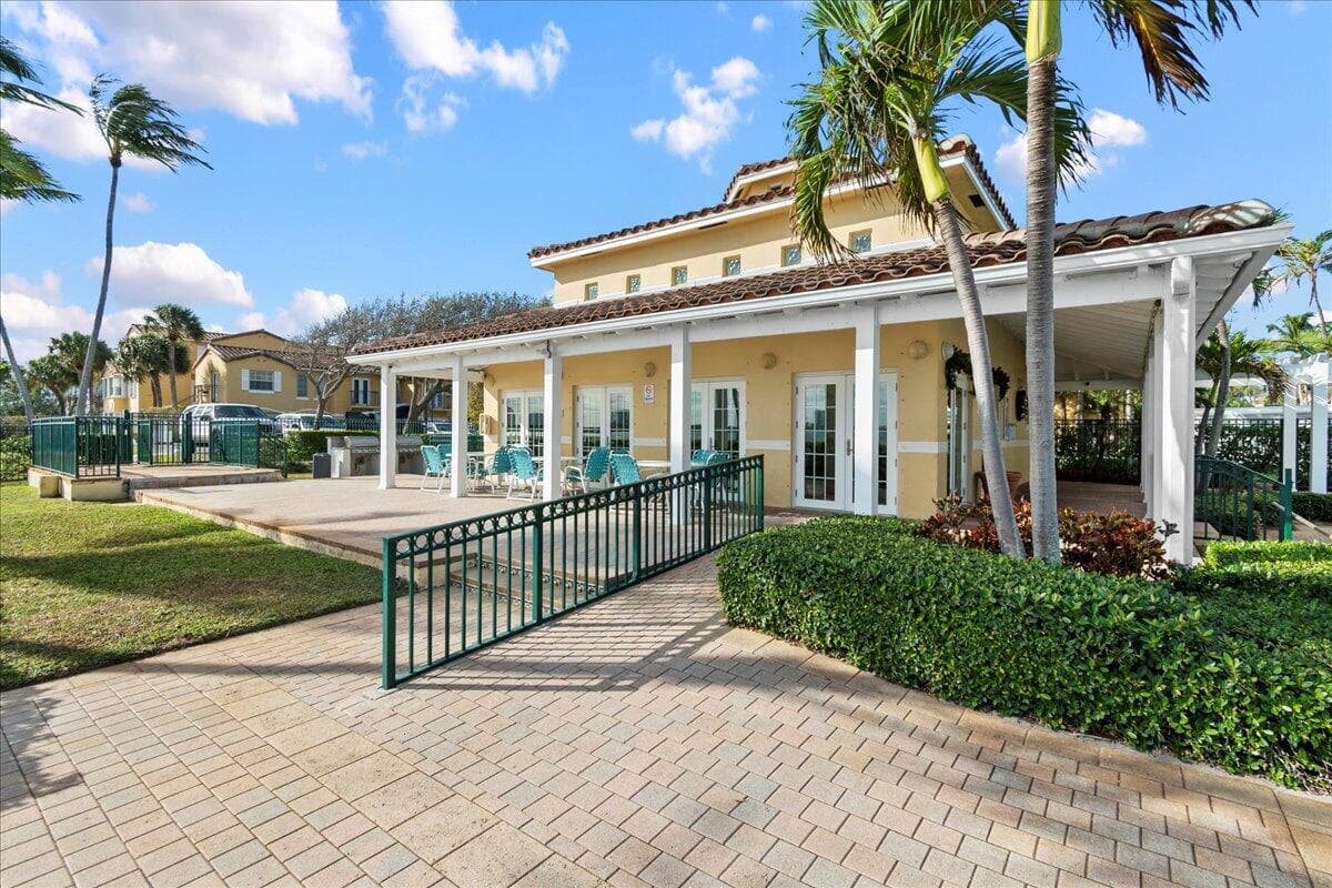 1015 Lake Shore Drive 105, Lake Park, FL 33403 — photo 25 of 41