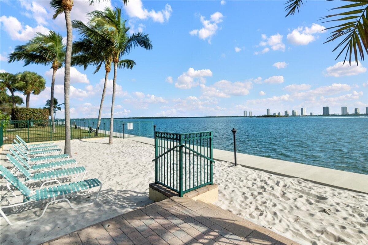 1015 Lake Shore Drive 105, Lake Park, FL 33403 — photo 32 of 41