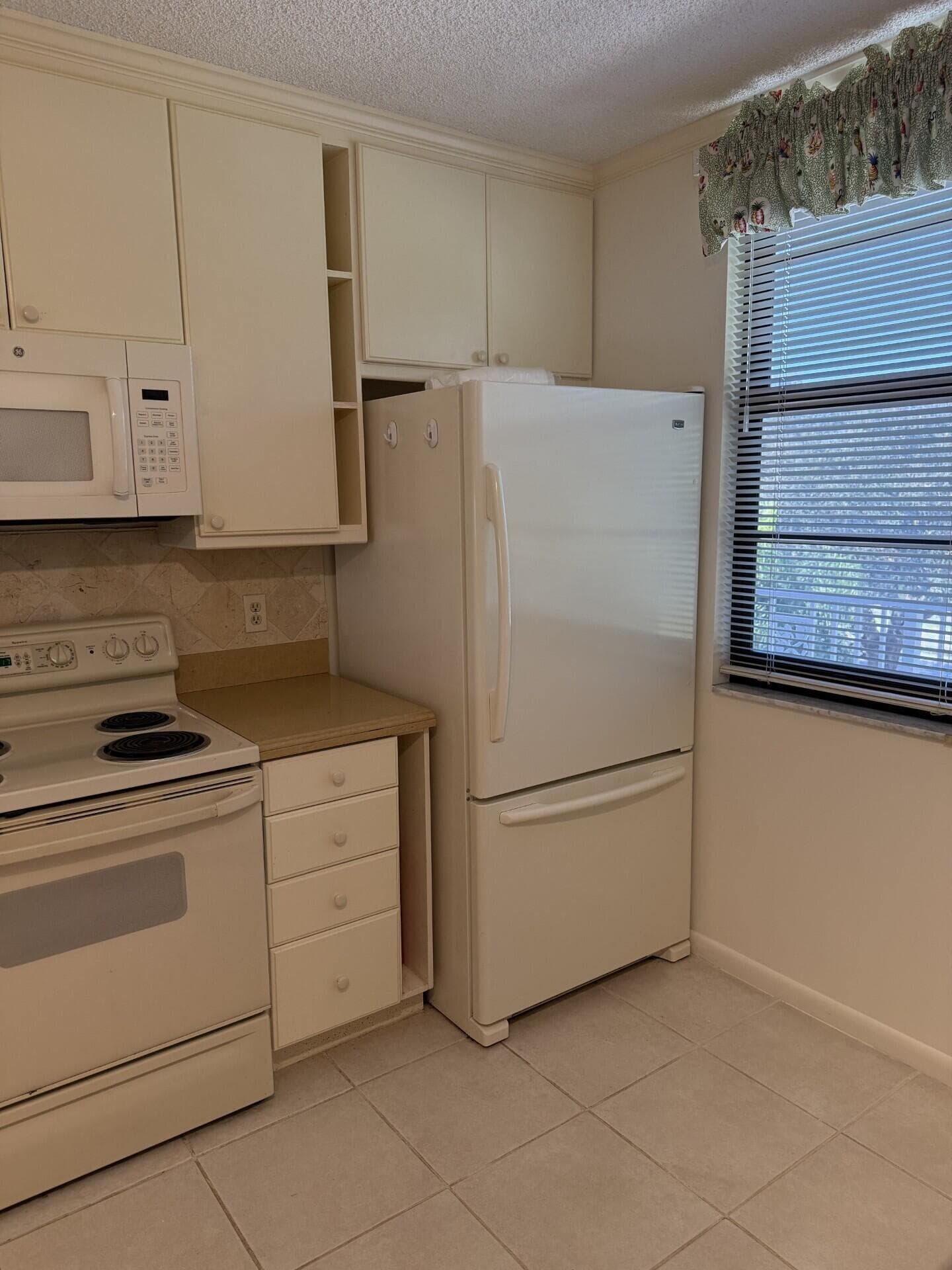 3710 Whitehall Drive 401, West Palm Beach, FL 33401 — photo 9 of 17