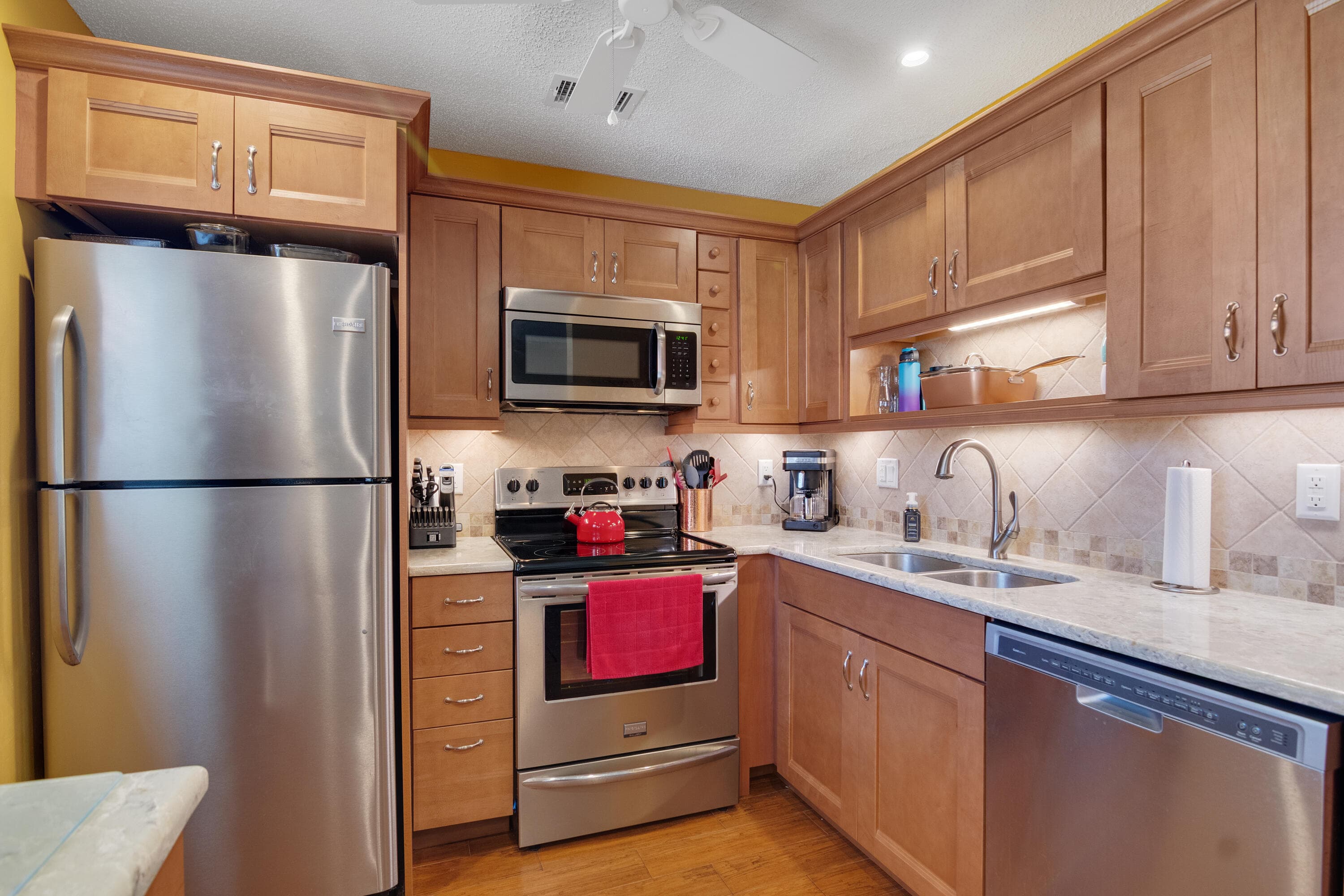 68 Royal Oak Court 202, Vero Beach, FL 32962 — photo 10 of 35