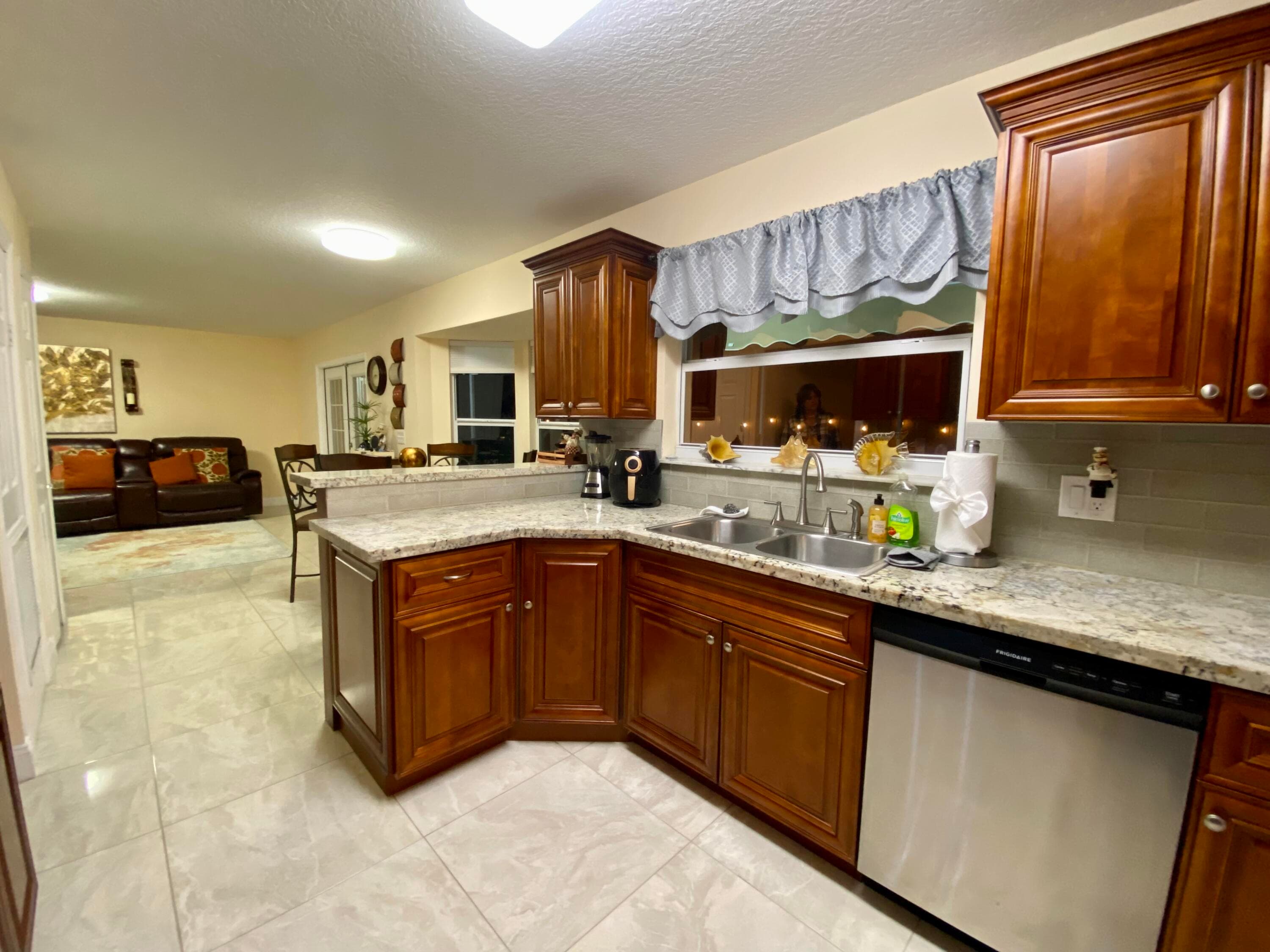 1996 Lake Breeze Court, Wellington, FL 33414 — photo 13 of 32