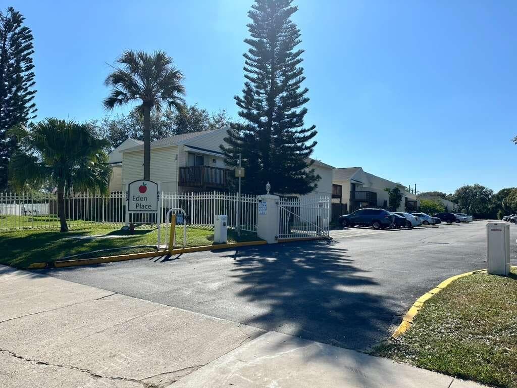 637 Executive Center Drive N 203, West Palm Beach, FL 33401 — photo 12 of 38