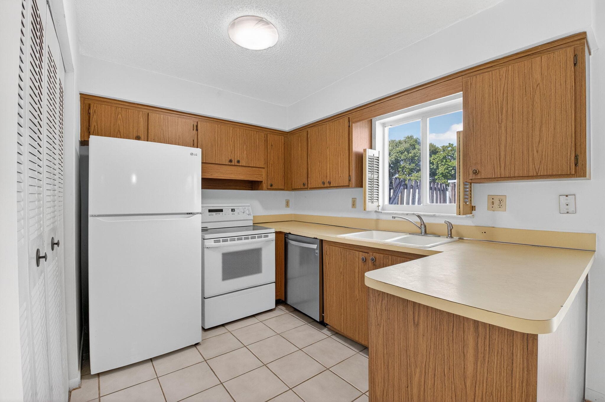 1601 NW 5th Street, Boca Raton, FL 33486 — photo 12 of 33