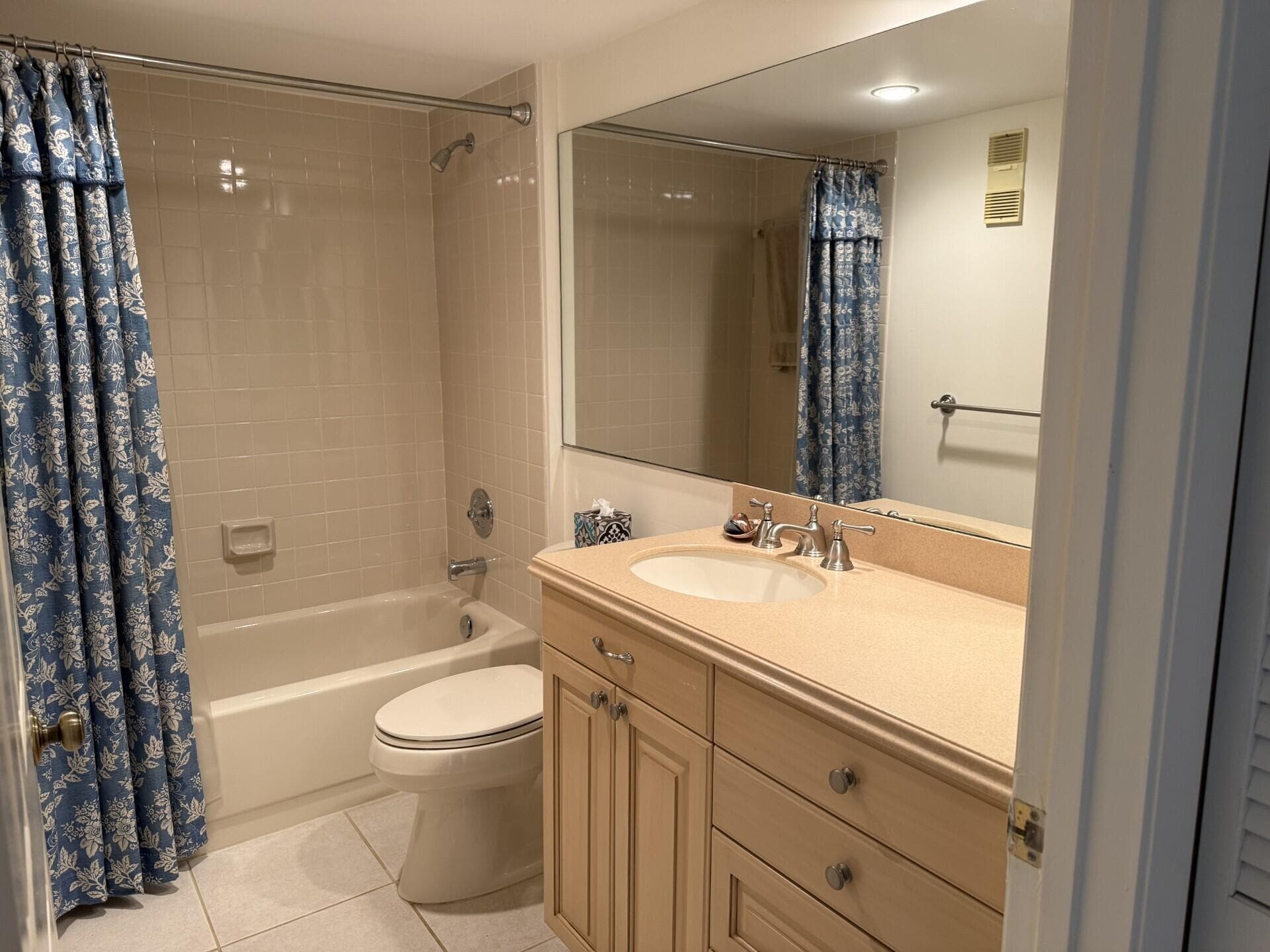3710 Whitehall Drive 401, West Palm Beach, FL 33401 — photo 16 of 17
