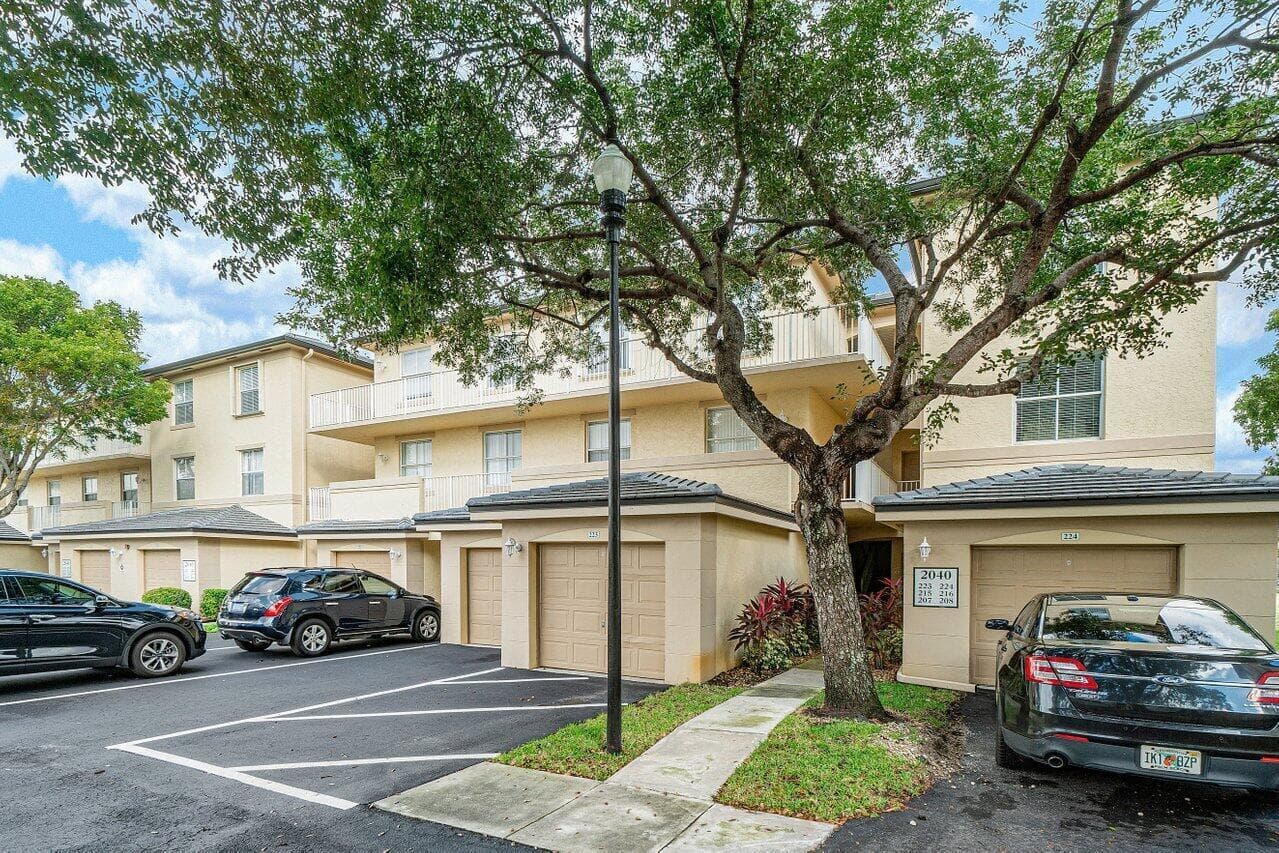 2040 Greenview Shores Boulevard 223, Wellington, FL 33414 — photo 3 of 15