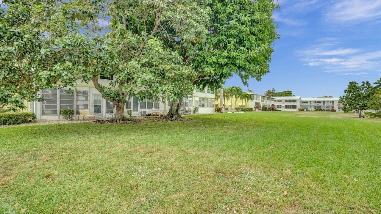 118 Sheffield E, West Palm Beach, FL 33417 — photo 13 of 18