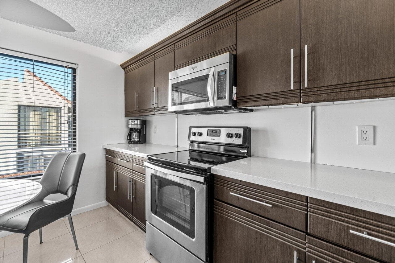 5589 Fairway Park Drive 202, Boynton Beach, FL 33437 — photo 10 of 52